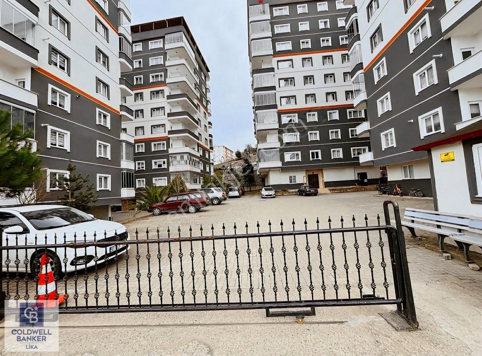 Yomra'da Site İçerisinde Ayrı Girişli Satılık Dubleks