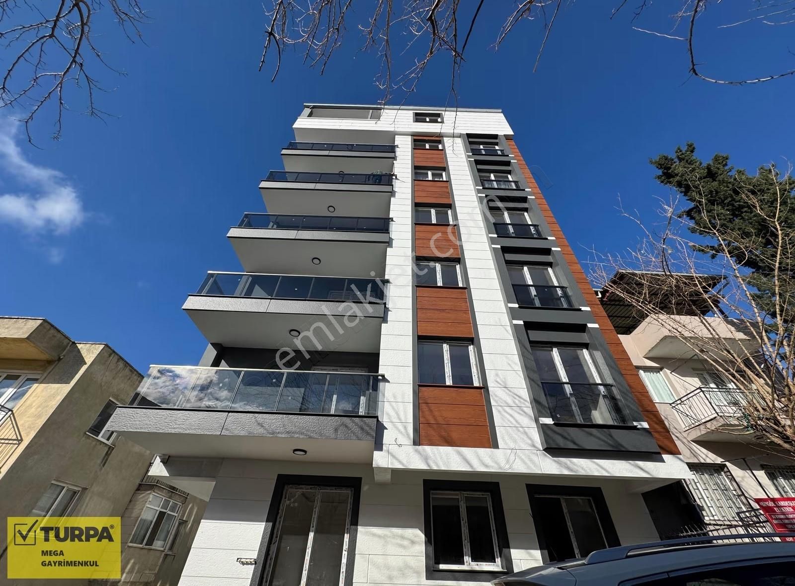 Turpa Mega Da Menemen Uğur Mumcu Mahallesinde Kiralık 2+1 Daire