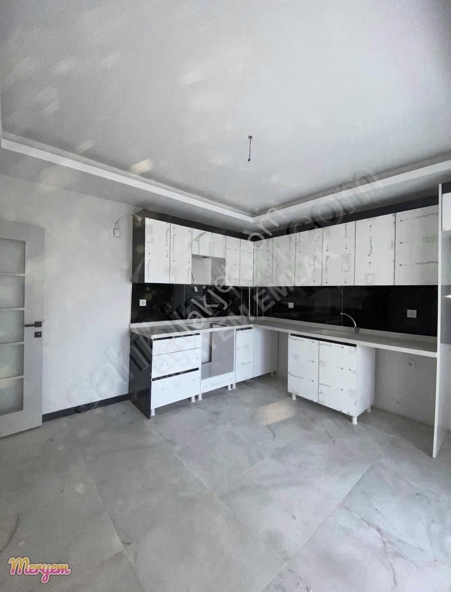 Adagrosun Arkasında Sıfır Binada 3 Kat 3+1 Satılık Daire