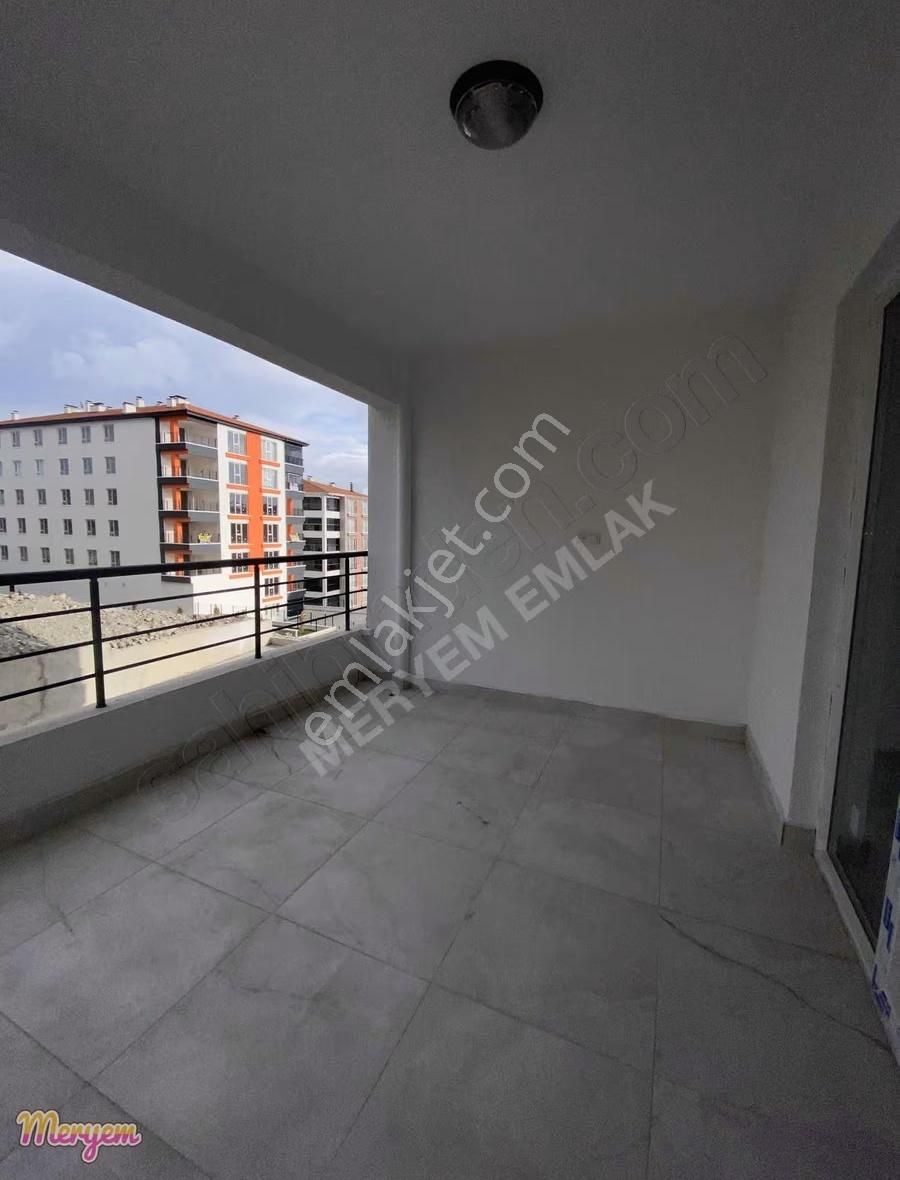 Adagrosun Arkasında Sıfır Binada 3 Kat 3+1 Satılık Daire - Görsel 8