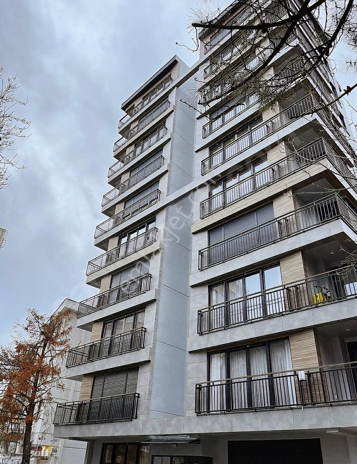 Göztepe'de Caddeye 3.sokakta Satılık Sıfır Balkonlu 3+1 Daire