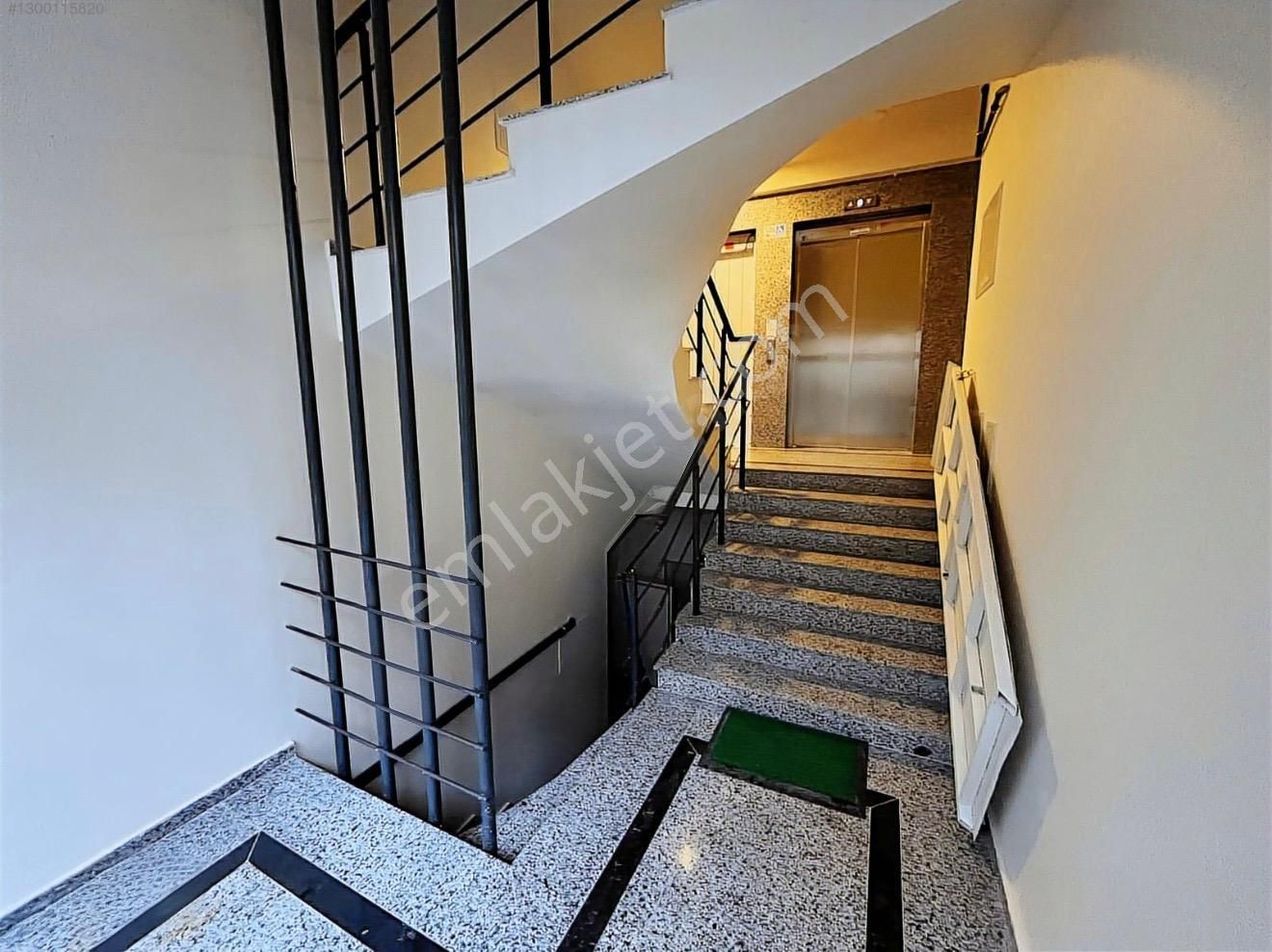 Göztepe'de Caddeye 3.sokakta Satılık Sıfır Balkonlu 3+1 Daire - Görsel 4