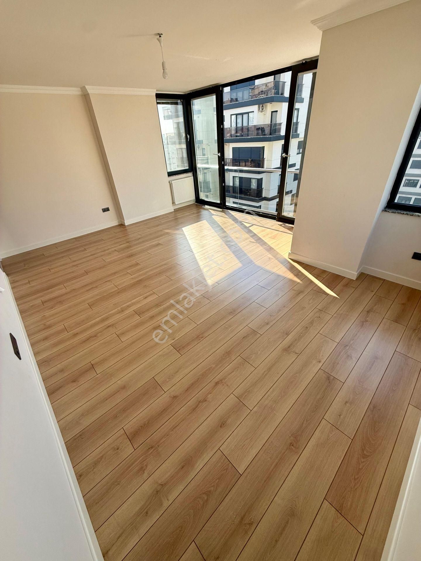 Göztepe'de Caddeye Yakın Kısmi Deniz Manzaralı Satılık 2+1 Daire - Görsel 6