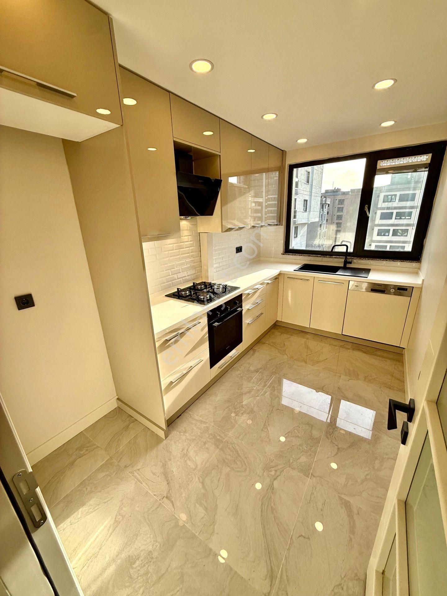 Göztepe'de Caddeye Yakın Kısmi Deniz Manzaralı Satılık 2+1 Daire - Görsel 9