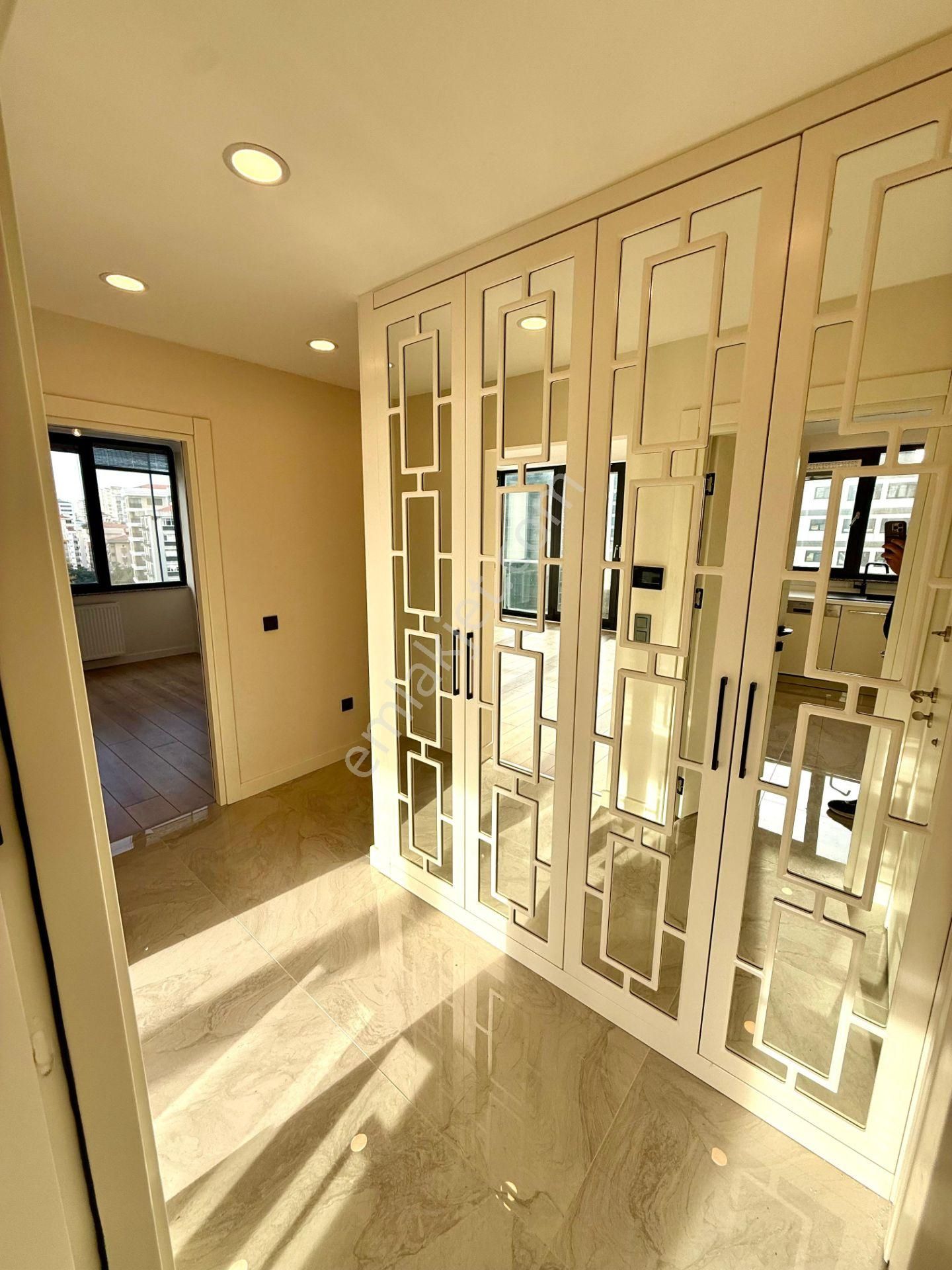 Göztepe'de Caddeye Yakın Kısmi Deniz Manzaralı Satılık 2+1 Daire - Görsel 3