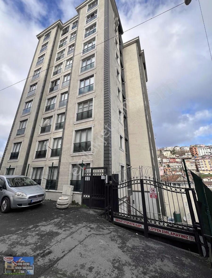 Eyup Sultan Haliç Evlerin'de Sitye De Satılık 80m2 2+1 Daire