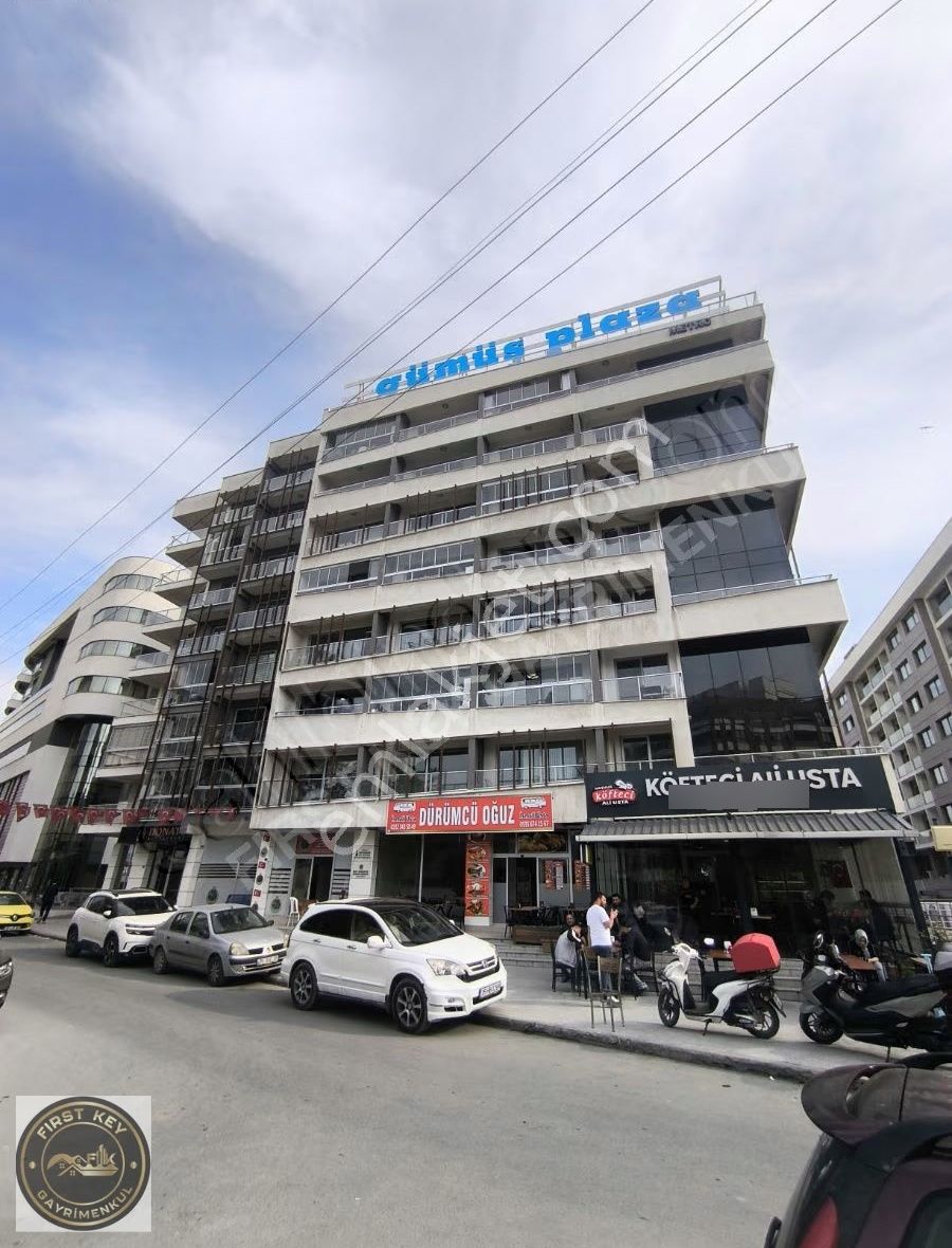 Gümüş Plaza Metroda Kiralık 1+1 Ofis (68m²)