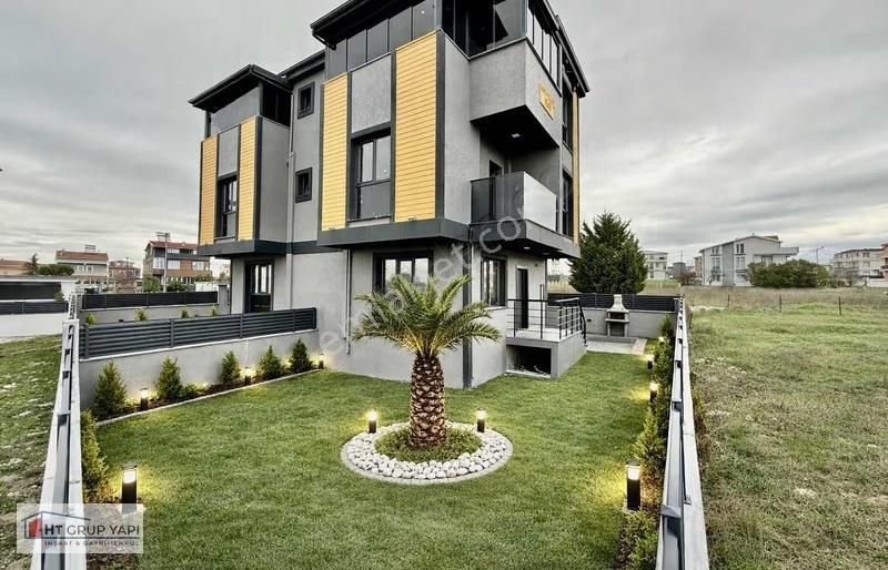 ▃▅▇ht Grup▇▅▃geniş Bahçeli Kapalı Teraslı Ve İskanlı Villa