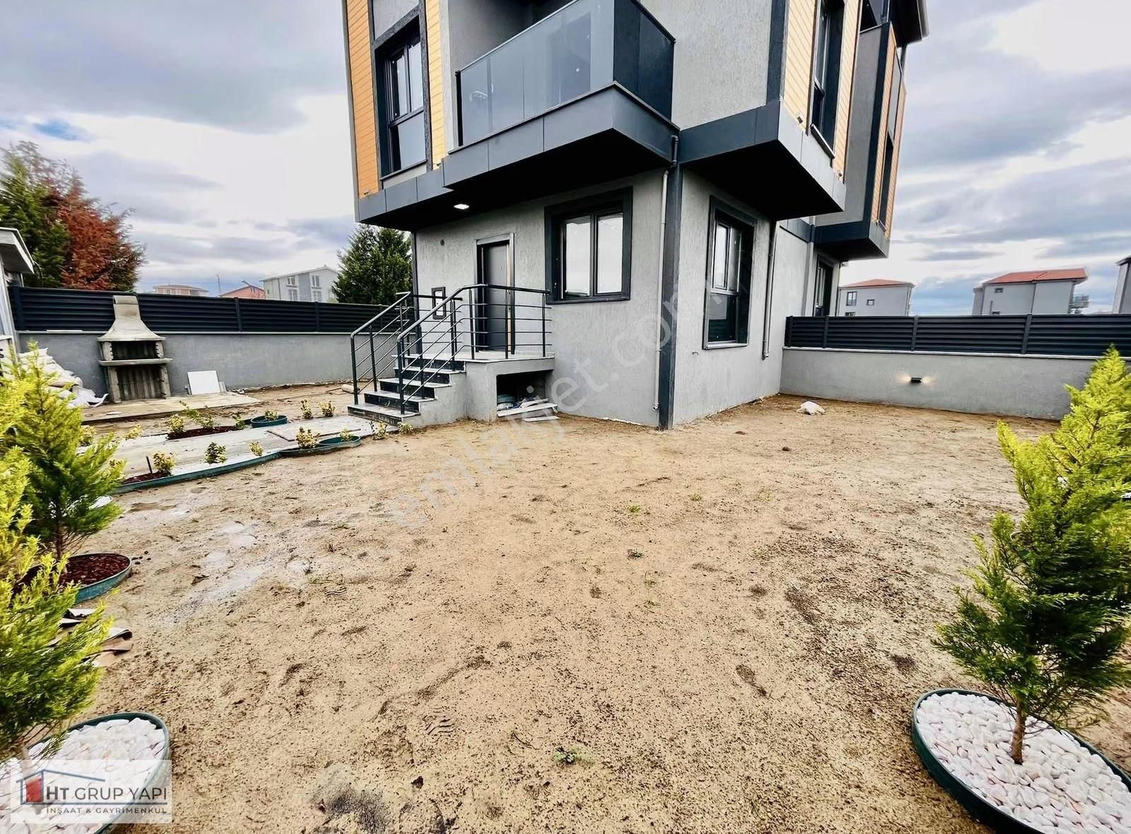 ▃▅▇ht Grup▇▅▃geniş Bahçeli Kapalı Teraslı Ve İskanlı Villa - Görsel 14