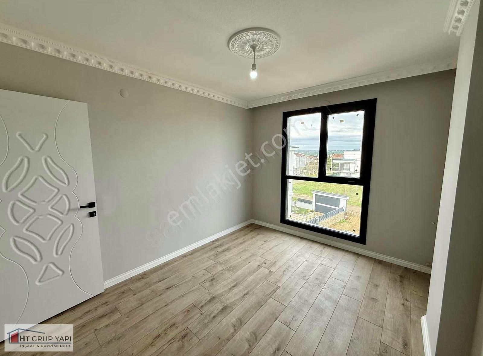 ▃▅▇ht Grup▇▅▃geniş Bahçeli Kapalı Teraslı Ve İskanlı Villa - Görsel 2