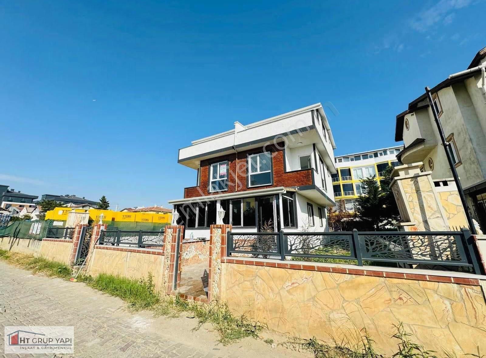 ▃▅▇ht Grup▇▅▃denize Yakın Merkez'de Geniş Bahçeli Villa - Görsel 19