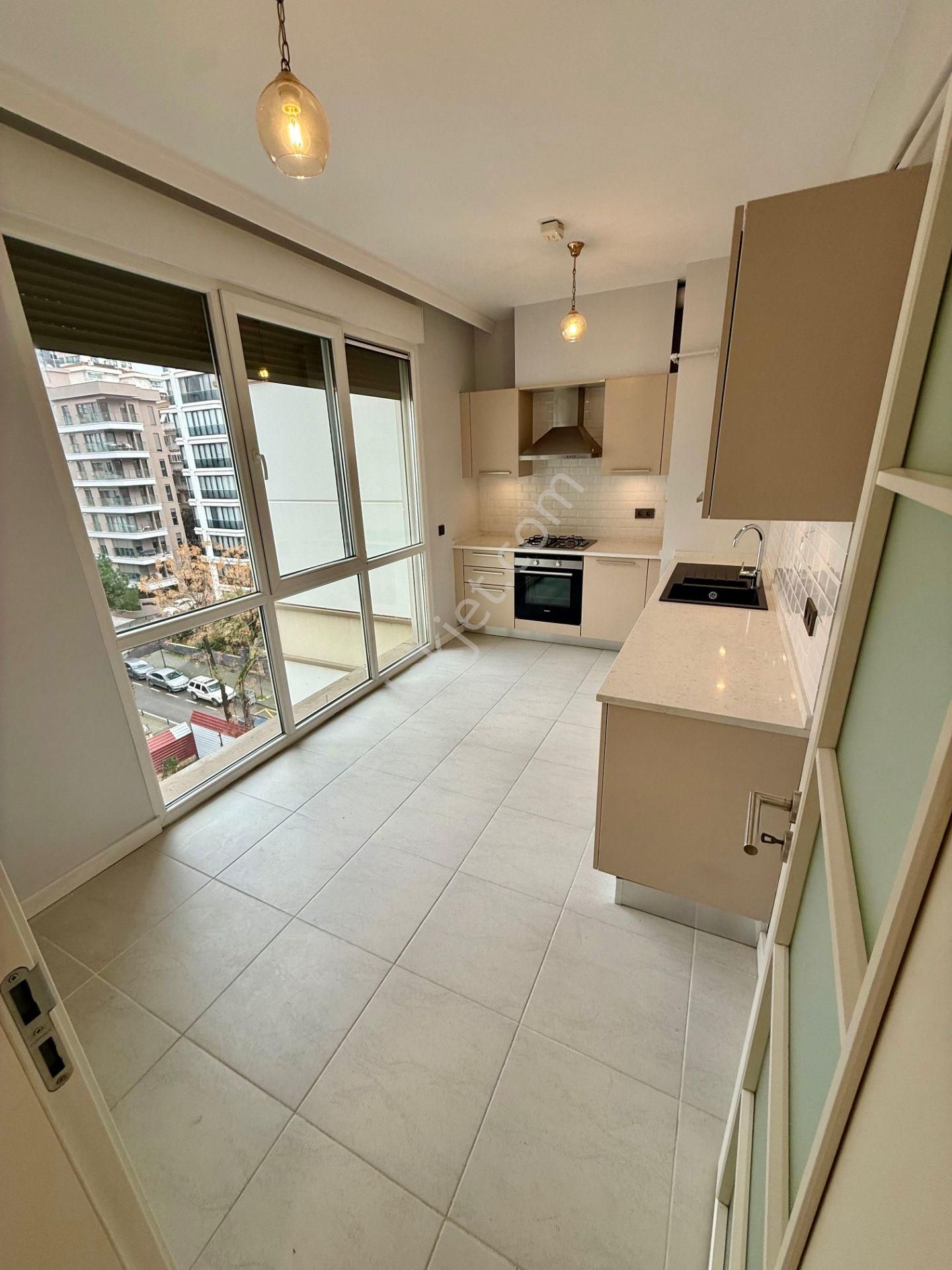 Göztepe'de Caddeye Yakın Satılık 2+1 Net 80 M2 Daire - Görsel 11