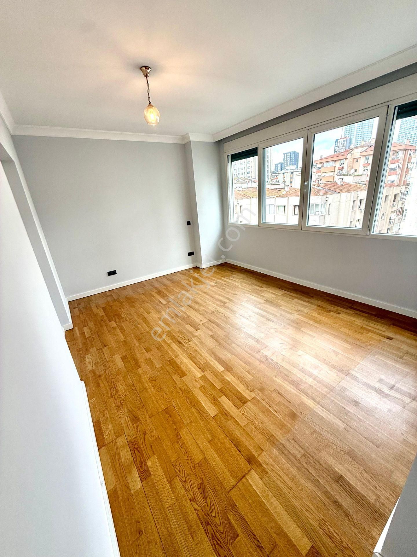 Göztepe'de Caddeye Yakın Satılık 2+1 Net 80 M2 Daire - Görsel 7