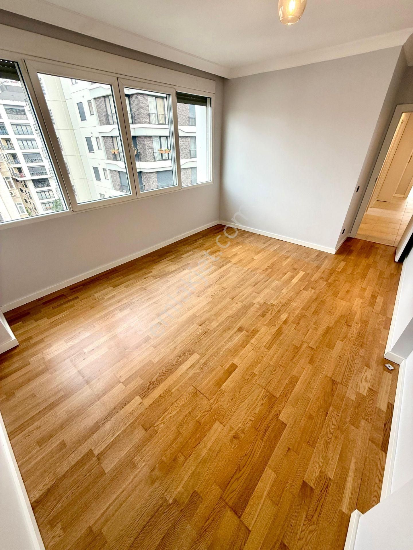 Göztepe'de Caddeye Yakın Satılık 2+1 Net 80 M2 Daire - Görsel 14