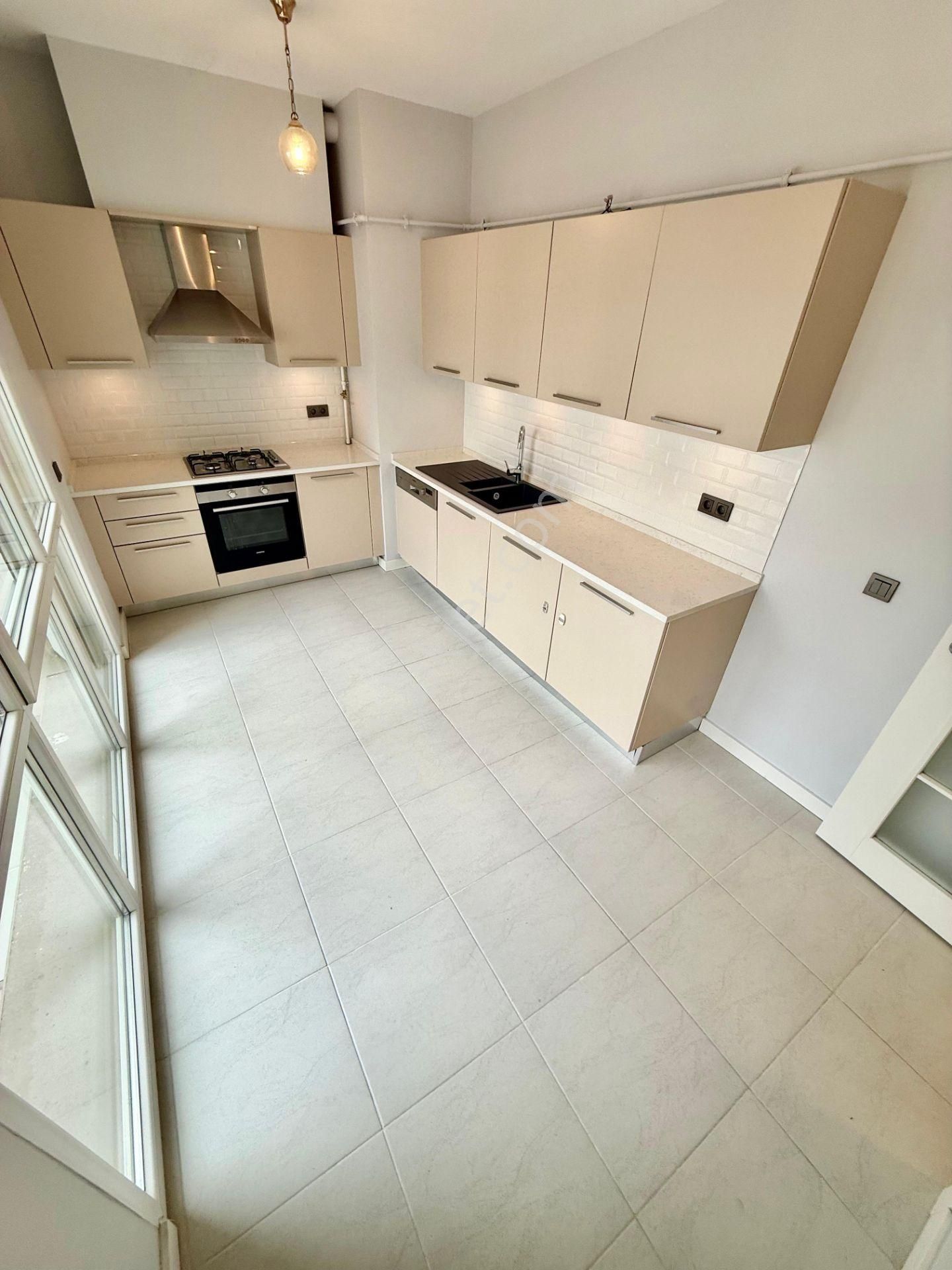 Göztepe'de Caddeye Yakın Satılık 2+1 Net 80 M2 Daire - Görsel 10