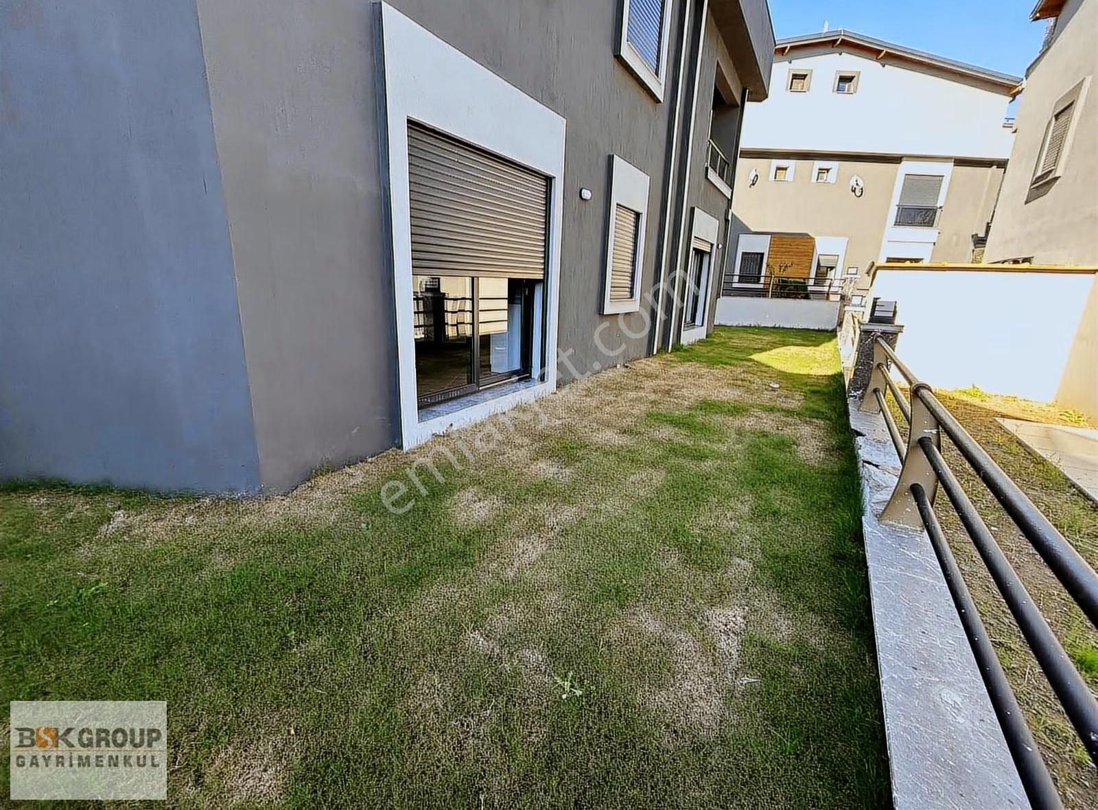 Denize Yürüme Mesafesinde Çarşıda Geniş Bahçeli Villa - Görsel 2