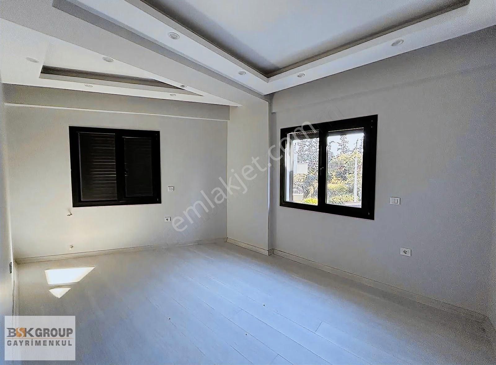 Denize Yürüme Mesafesinde Çarşıda Geniş Bahçeli Villa