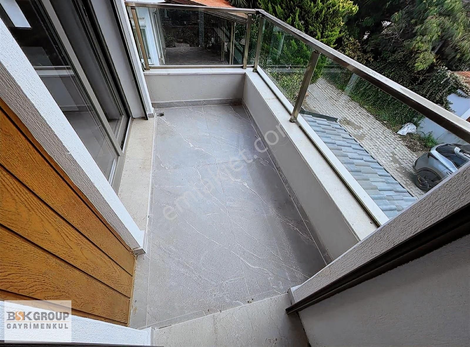 Bsk Dan Deniz Tarafında Sıfır Lüks Otoparklı Bahhçeli Villa - Görsel 3