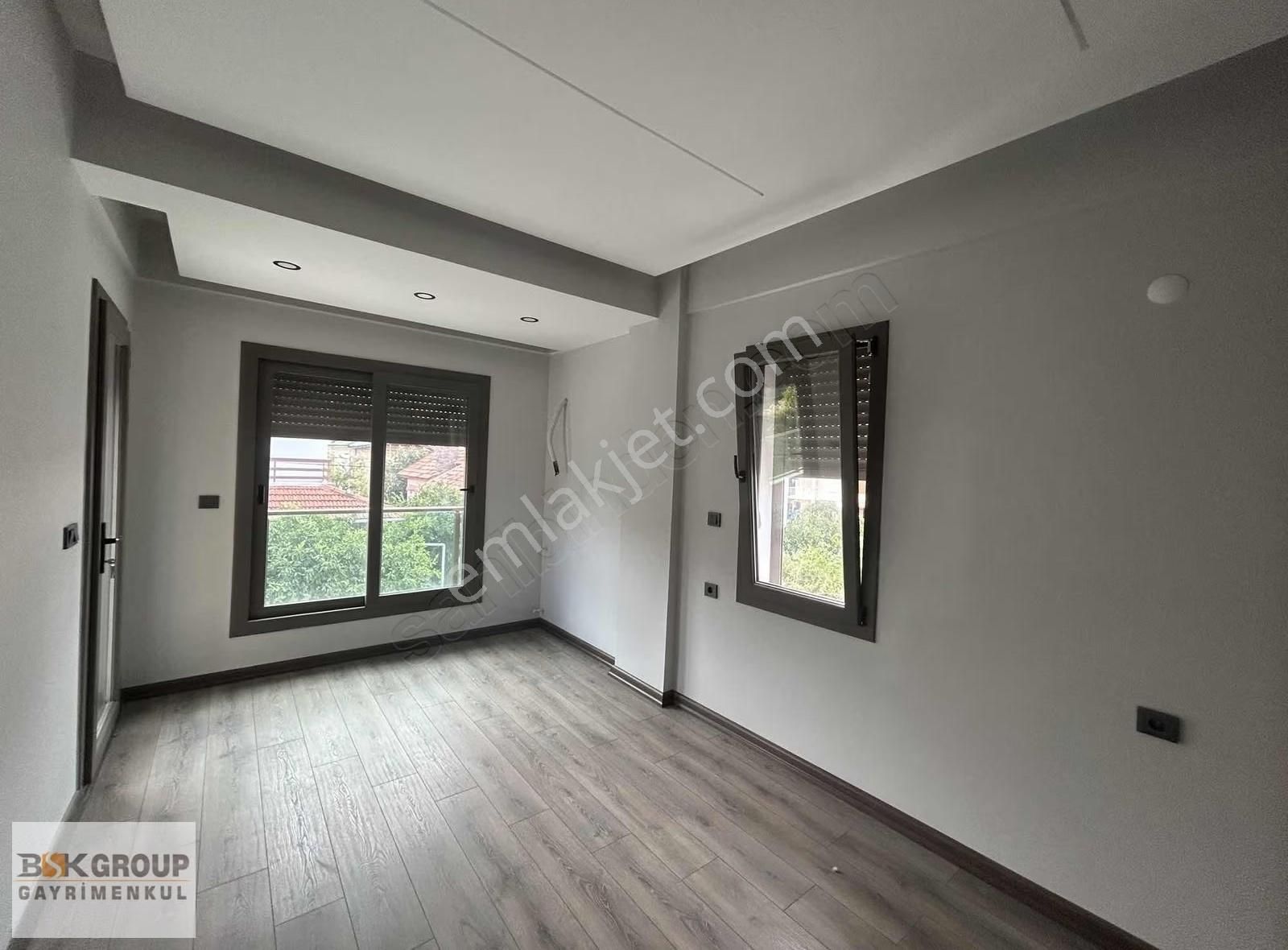 Bsk Dan Deniz Tarafında Sıfır Lüks Otoparklı Bahhçeli Villa - Görsel 10