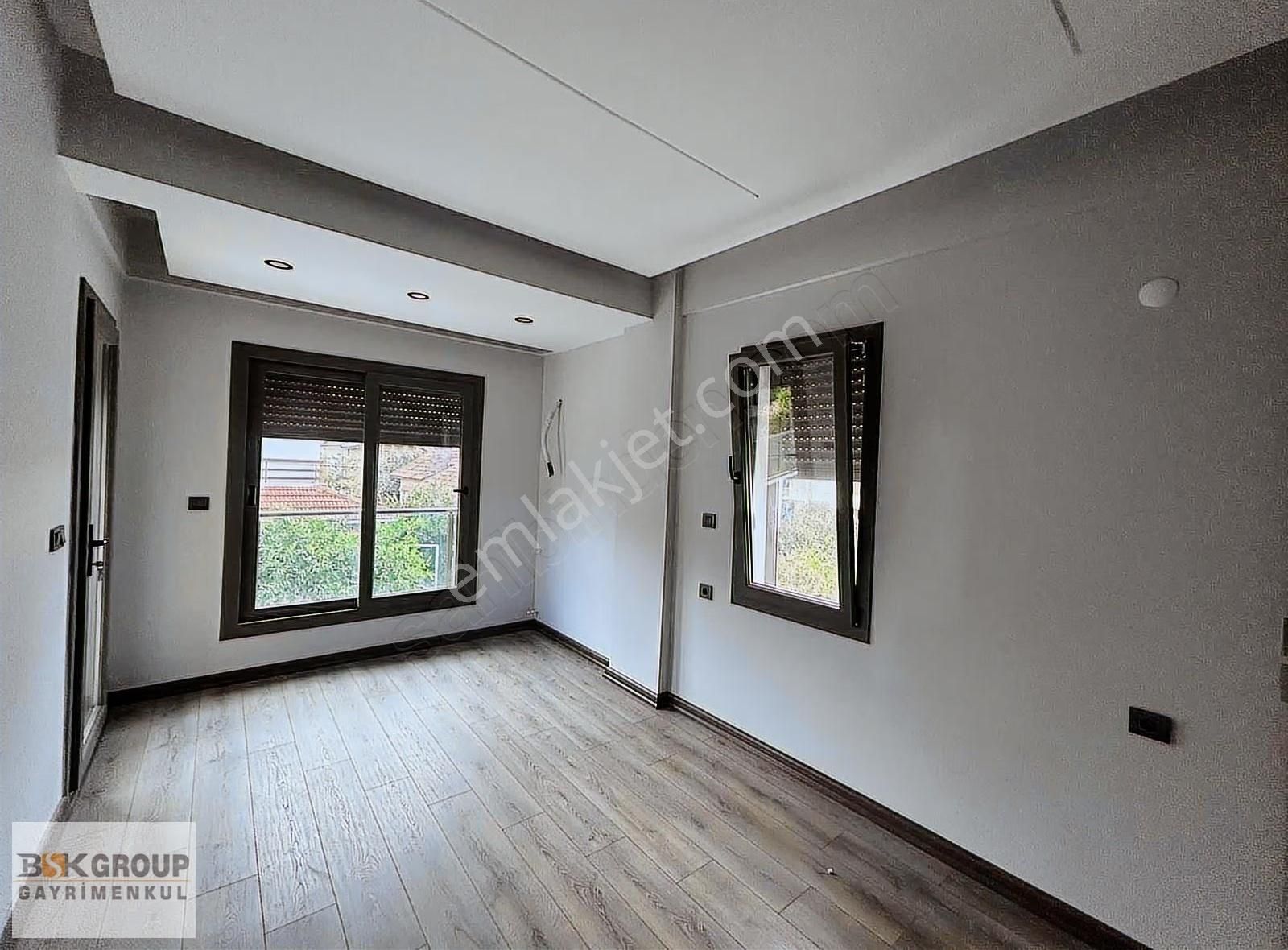 Bsk Dan Deniz Tarafında Sıfır Lüks Otoparklı Bahhçeli Villa - Görsel 8