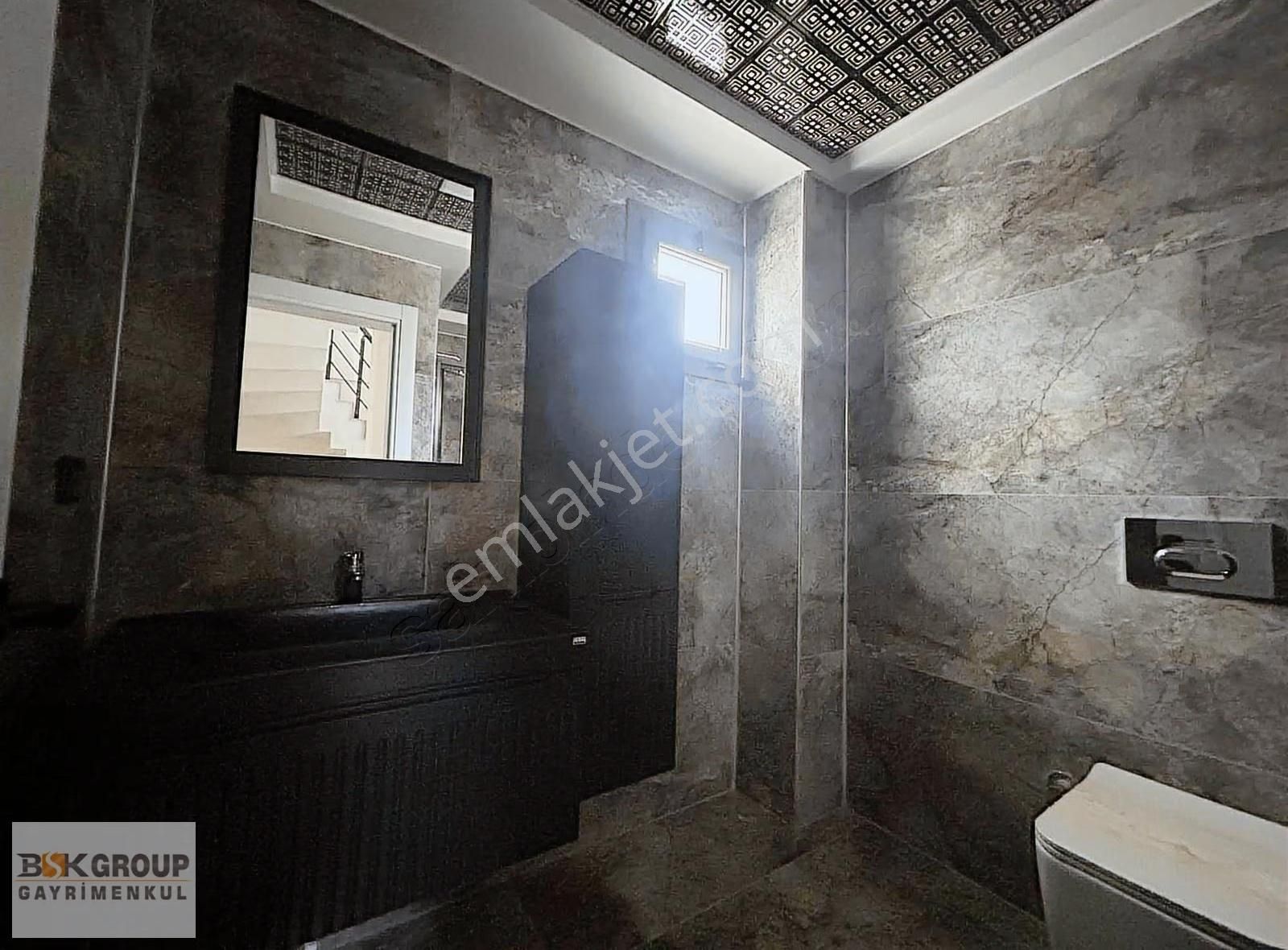 Bsk Dan Deniz Tarafında Sıfır Lüks Otoparklı Bahhçeli Villa - Görsel 18