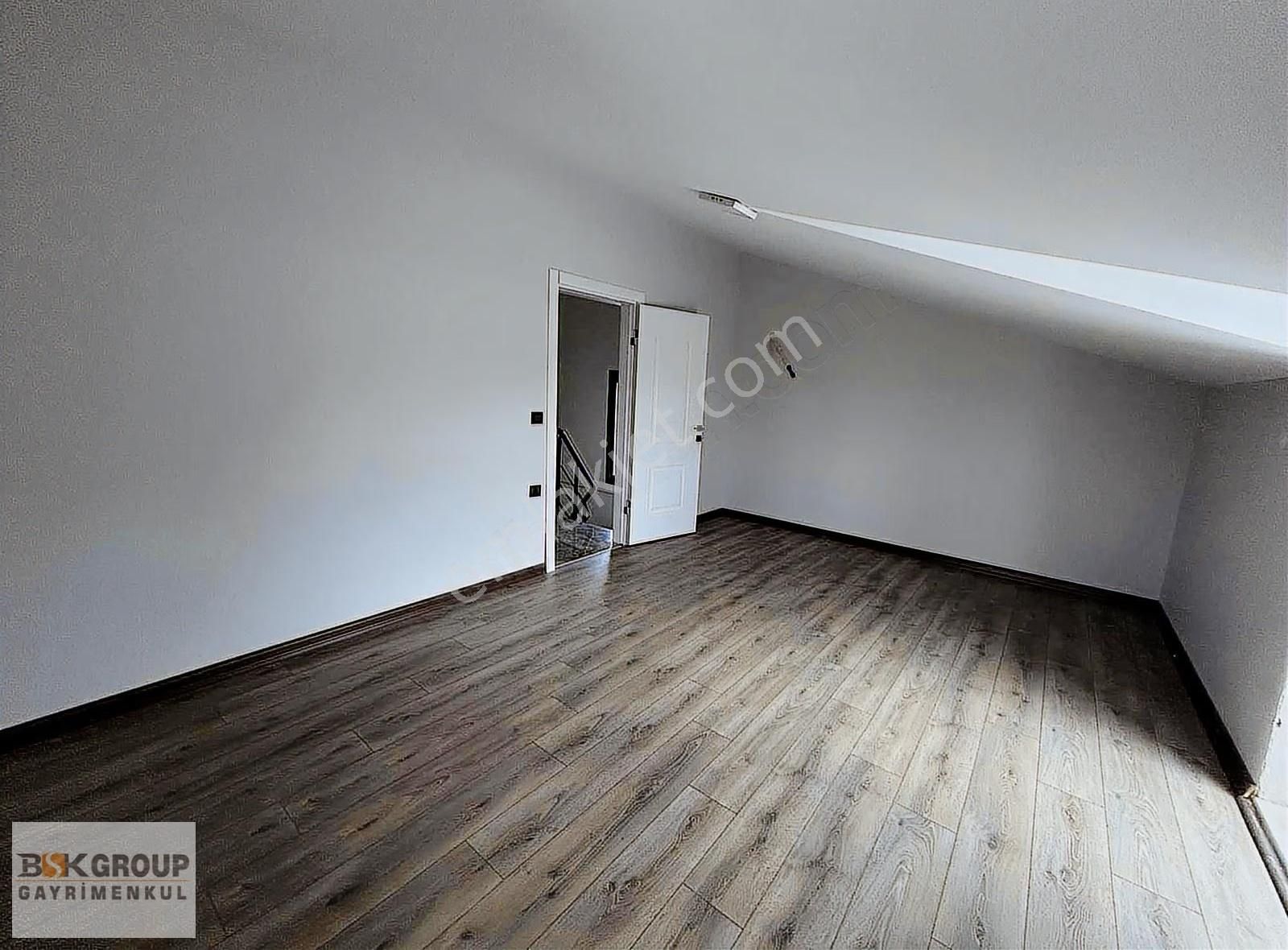 Bsk Dan Deniz Tarafında Sıfır Lüks Otoparklı Bahhçeli Villa - Görsel 35