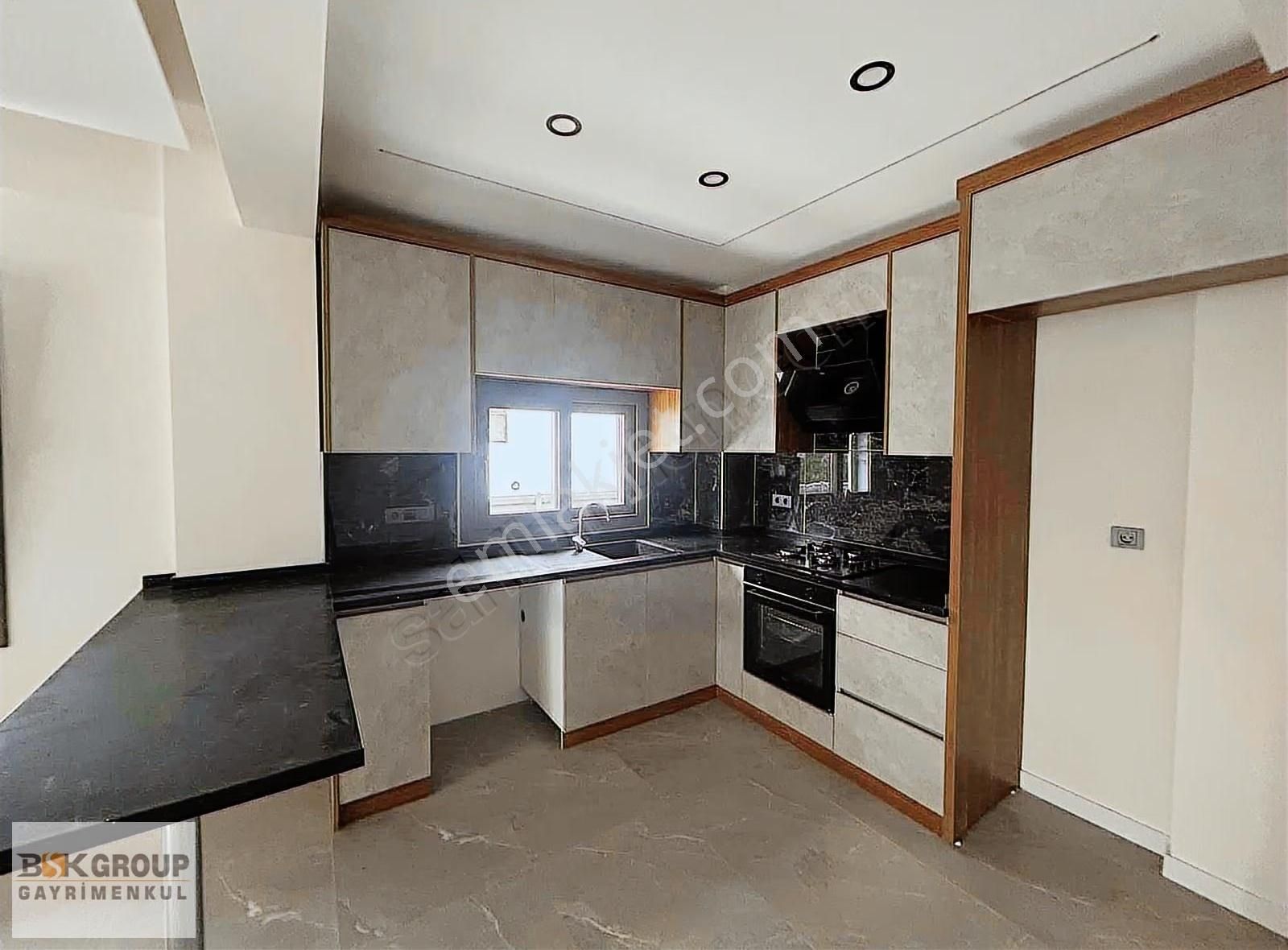 Bsk Dan Deniz Tarafında Sıfır Lüks Otoparklı Bahhçeli Villa - Görsel 24