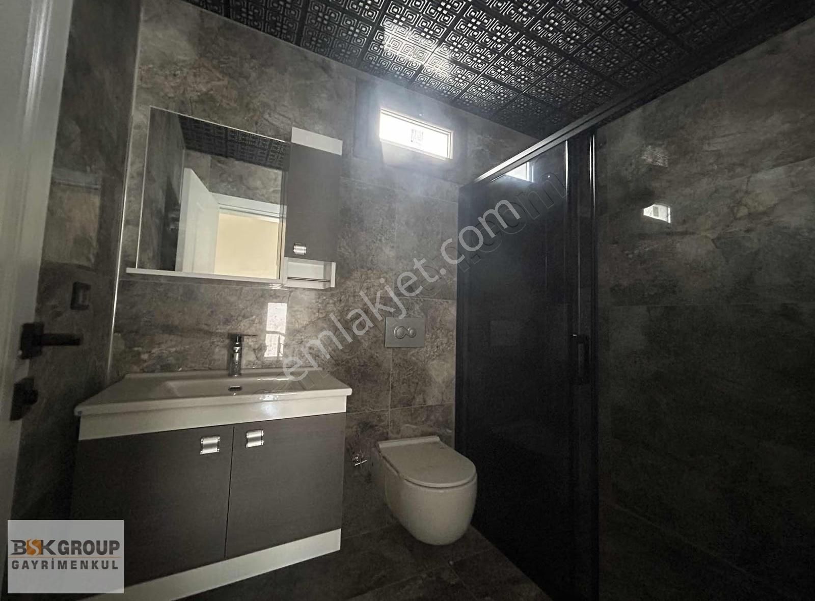 Bsk Dan Deniz Tarafında Sıfır Lüks Otoparklı Bahhçeli Villa - Görsel 14