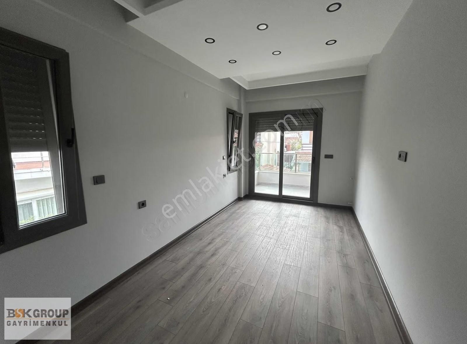 Bsk Dan Deniz Tarafında Sıfır Lüks Otoparklı Bahhçeli Villa - Görsel 5