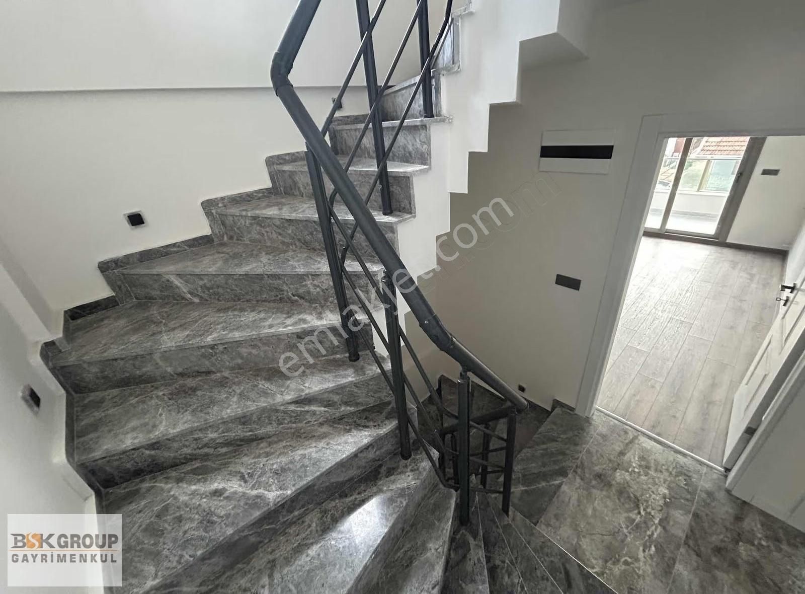 Bsk Dan Deniz Tarafında Sıfır Lüks Otoparklı Bahhçeli Villa - Görsel 30