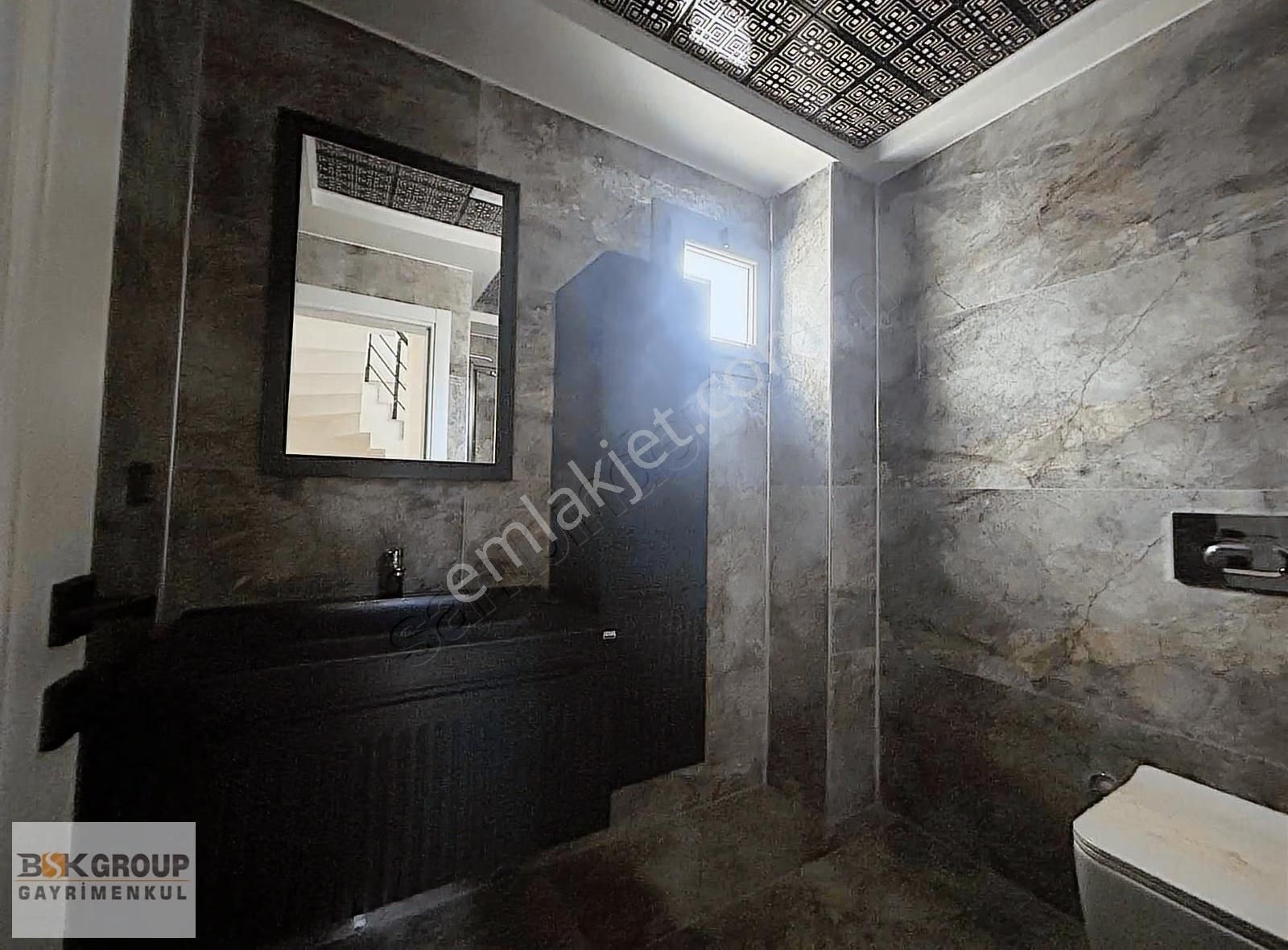 Bsk Dan Deniz Tarafında Sıfır Lüks Otoparklı Bahhçeli Villa - Görsel 17