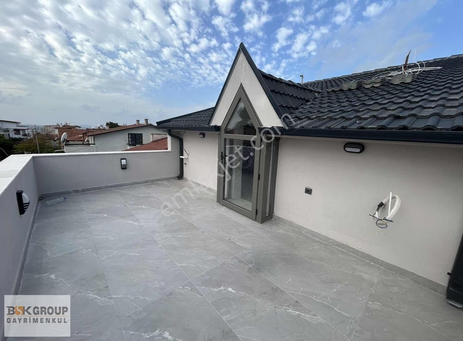 Bsk Dan Deniz Tarafında Sıfır Lüks Otoparklı Bahhçeli Villa - Görsel 20