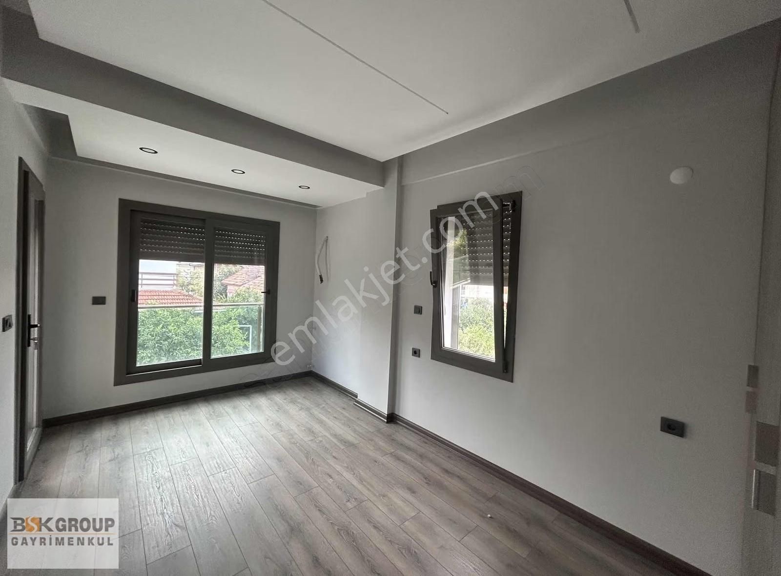 Bsk Dan Deniz Tarafında Sıfır Lüks Otoparklı Bahhçeli Villa - Görsel 23