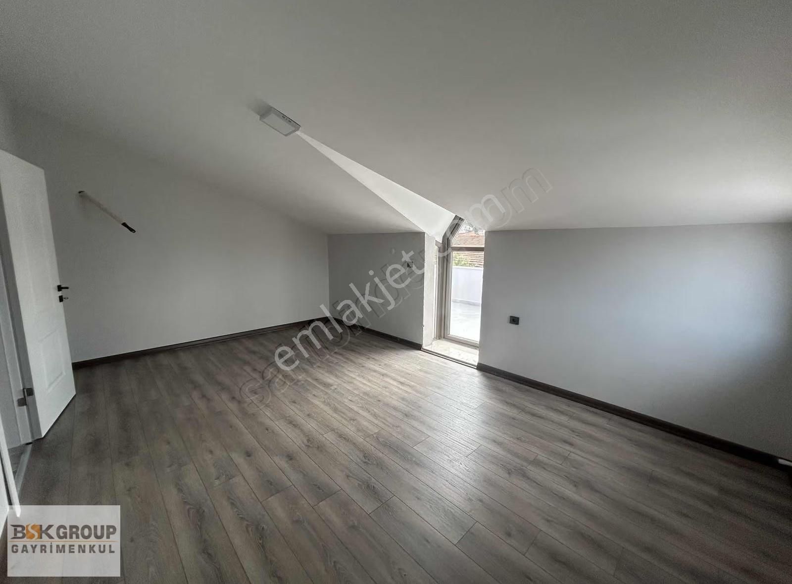 Bsk Dan Deniz Tarafında Sıfır Lüks Otoparklı Bahhçeli Villa - Görsel 31