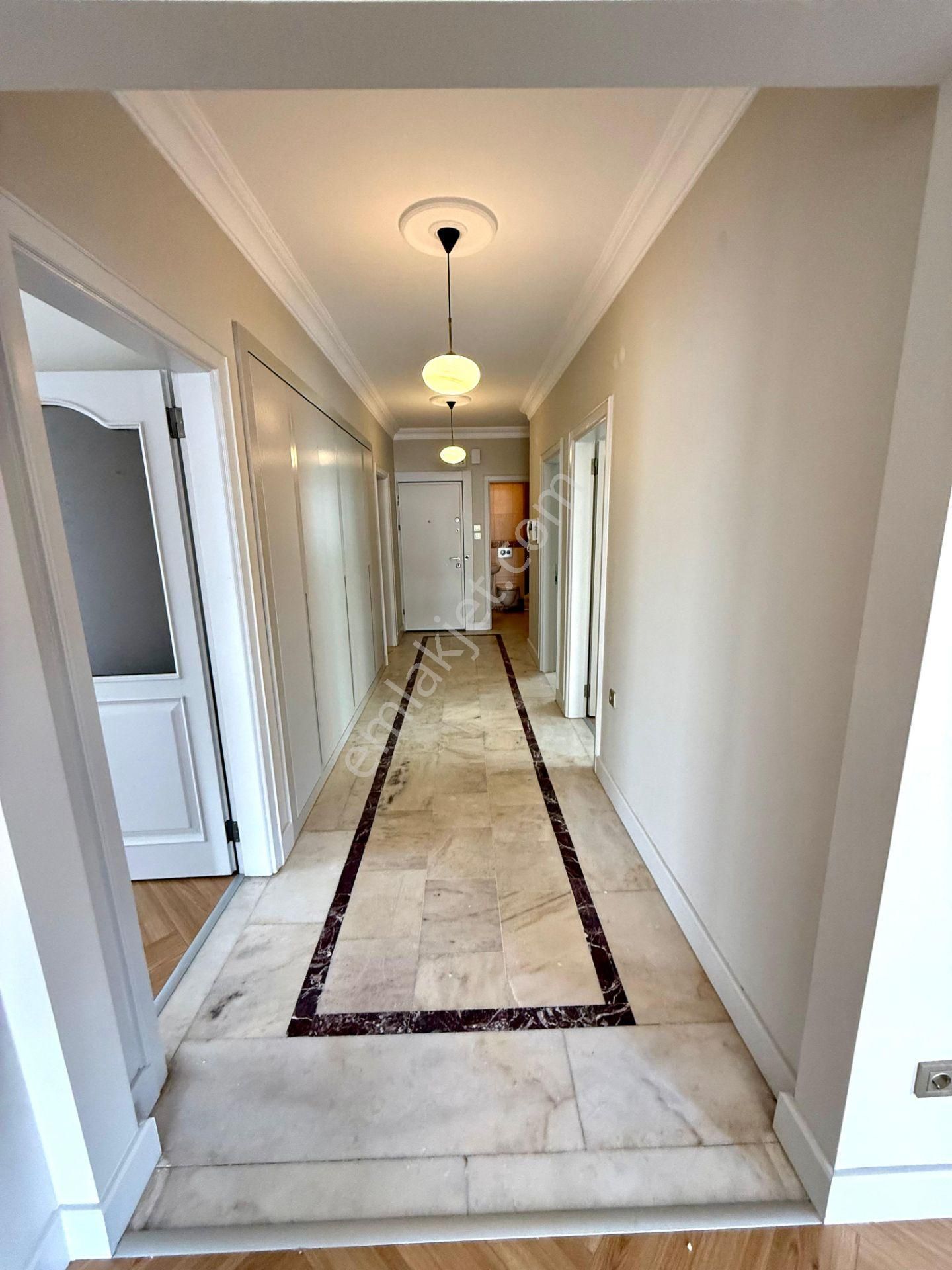 Göztepe'de Bağdat Caddesine Yakın Satılık Balkonlu 4+1 Daire - Görsel 5