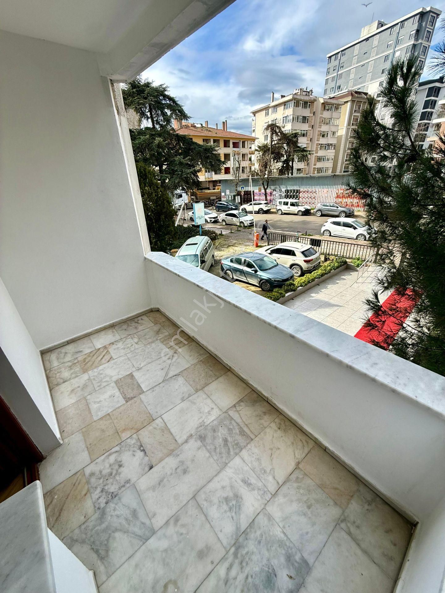 Göztepe'de Bağdat Caddesine Yakın Satılık Balkonlu 4+1 Daire - Görsel 2