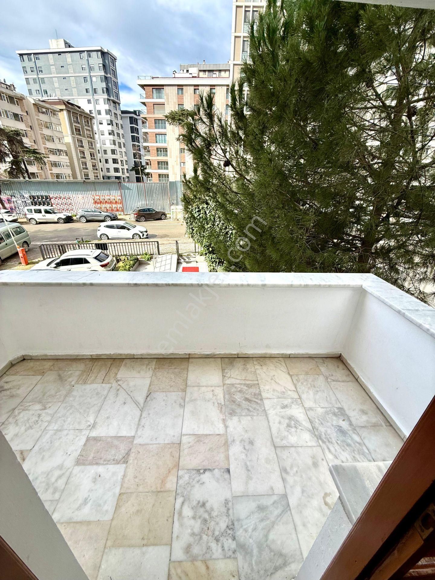 Göztepe'de Bağdat Caddesine Yakın Satılık Balkonlu 4+1 Daire - Görsel 3