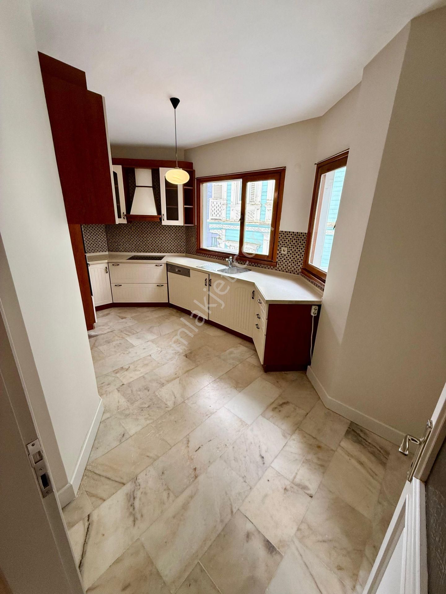 Göztepe'de Bağdat Caddesine Yakın Satılık Balkonlu 4+1 Daire - Görsel 9