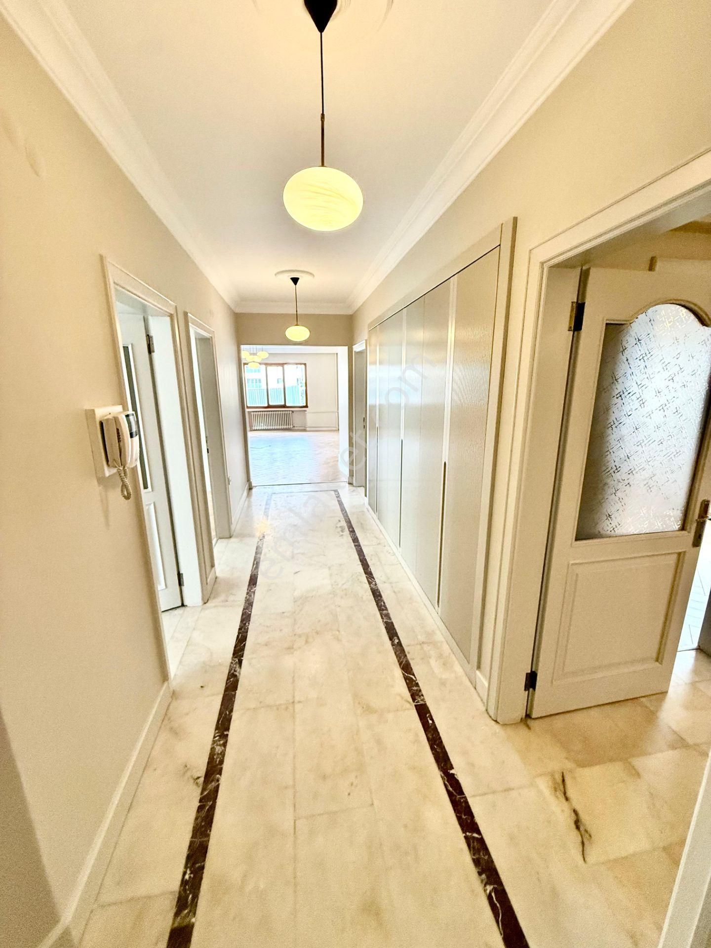 Göztepe'de Bağdat Caddesine Yakın Satılık Balkonlu 4+1 Daire - Görsel 4