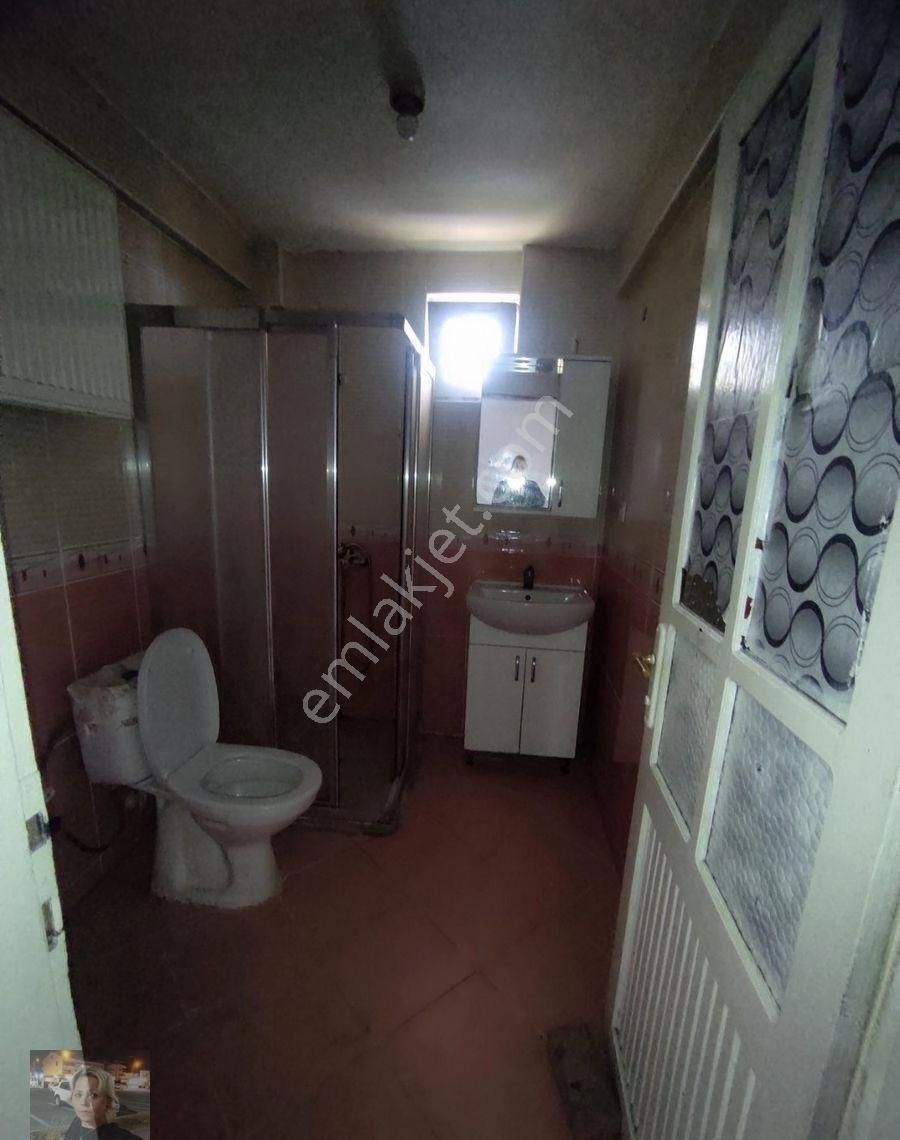 Büşra Gayrimenkulden Esentepe Cami Yakınında Kiralık Daire 3+1 Kat 1 Doğalgazlı 115m2 - Görsel 20