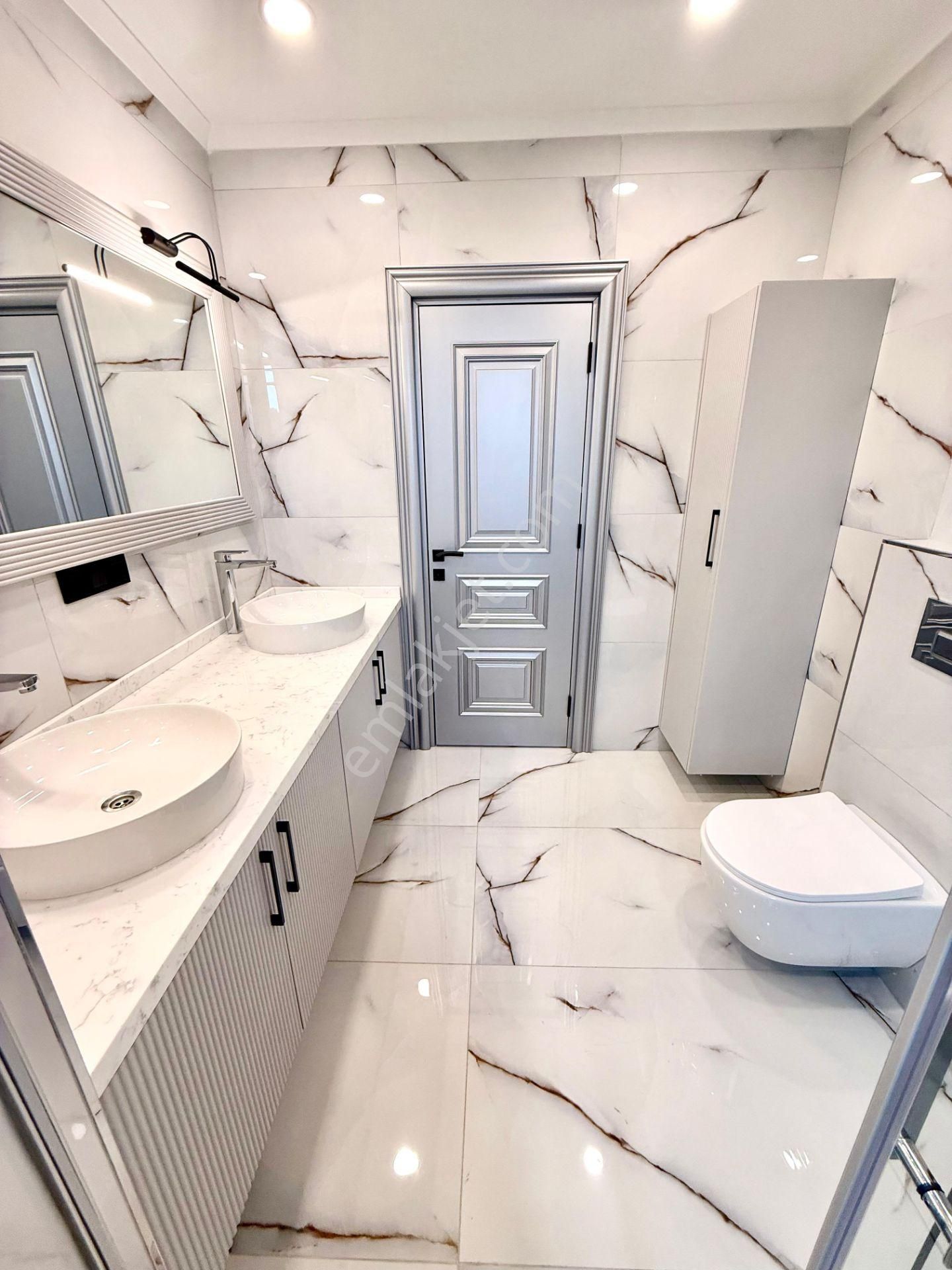 Göztepe'de Caddeye Yakın Satılık 4+1 Katta Tek 145 Net Balkonlu Daire - Görsel 21