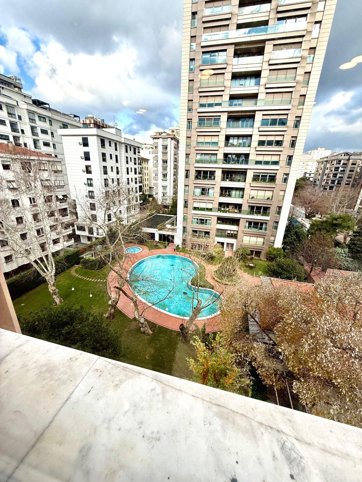 Göztepe'de Caddeye Yakın Satılık 4+1 Katta Tek 145 Net Balkonlu Daire - Görsel 2