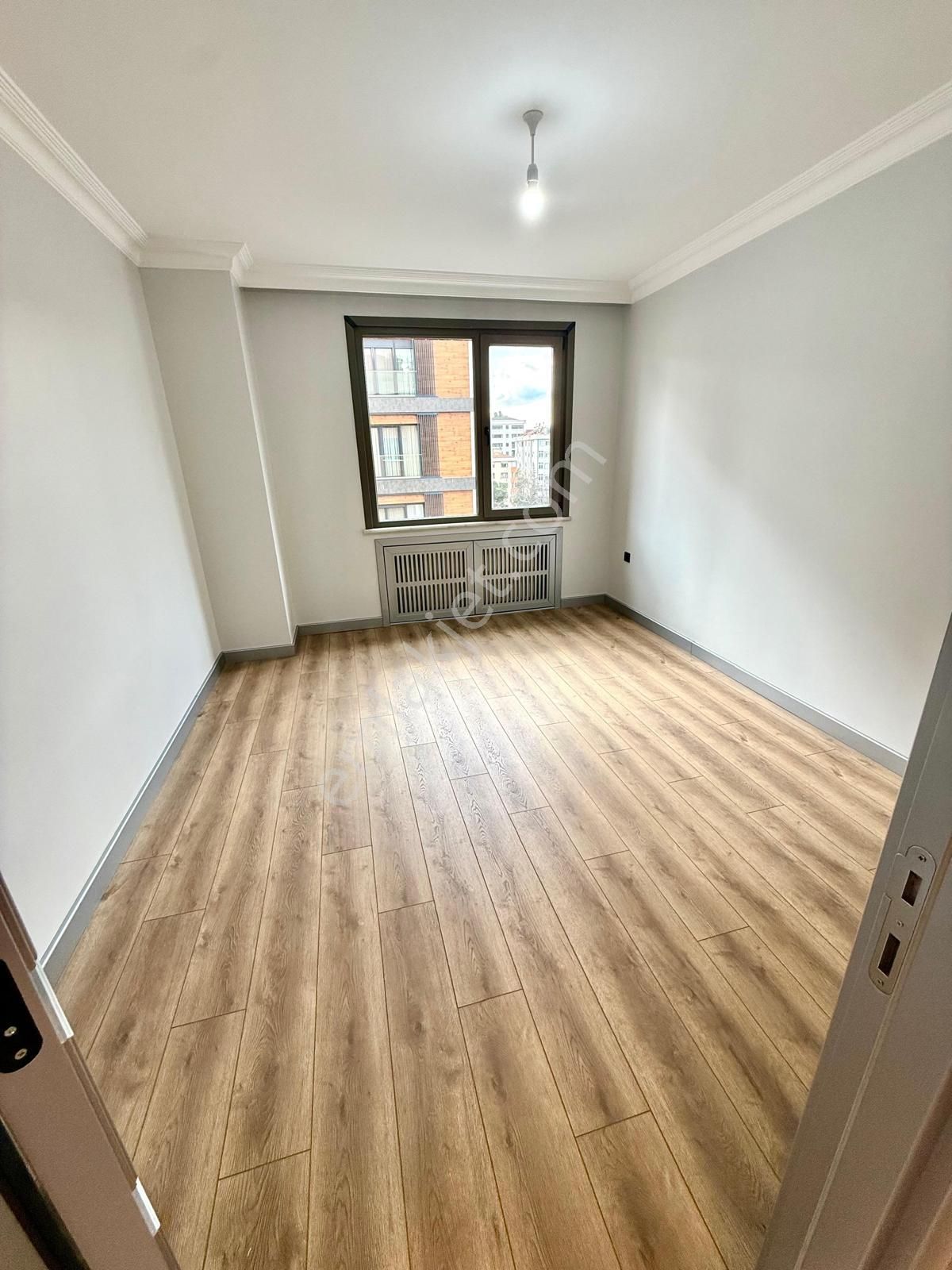 Göztepe'de Caddeye Yakın Satılık 4+1 Katta Tek 145 Net Balkonlu Daire - Görsel 23