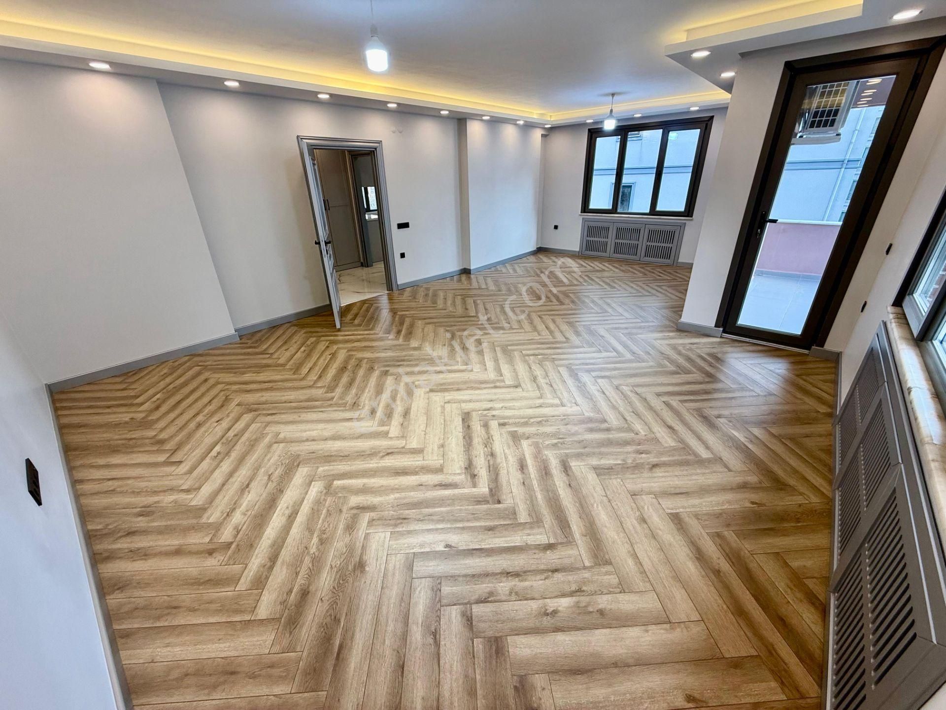 Göztepe'de Caddeye Yakın Satılık 4+1 Katta Tek 145 Net Balkonlu Daire - Görsel 10