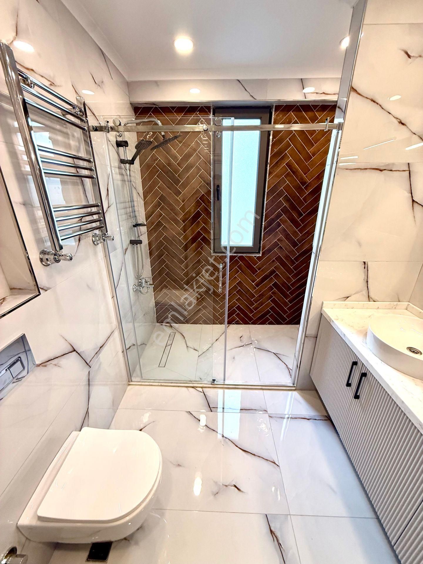 Göztepe'de Caddeye Yakın Satılık 4+1 Katta Tek 145 Net Balkonlu Daire - Görsel 17