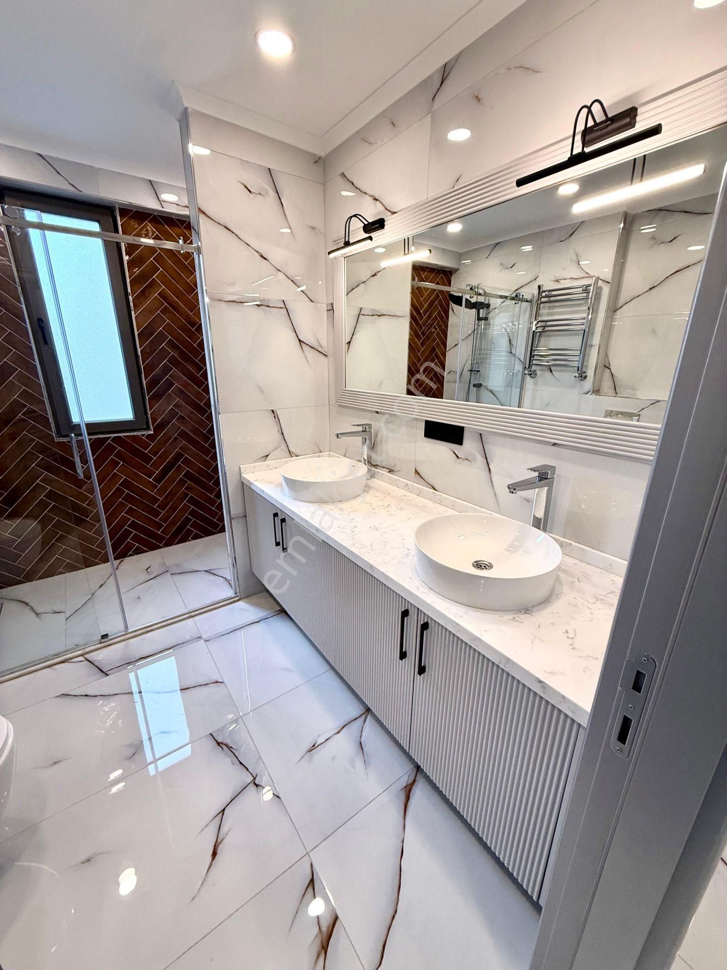 Göztepe'de Caddeye Yakın Satılık 4+1 Katta Tek 145 Net Balkonlu Daire - Görsel 16