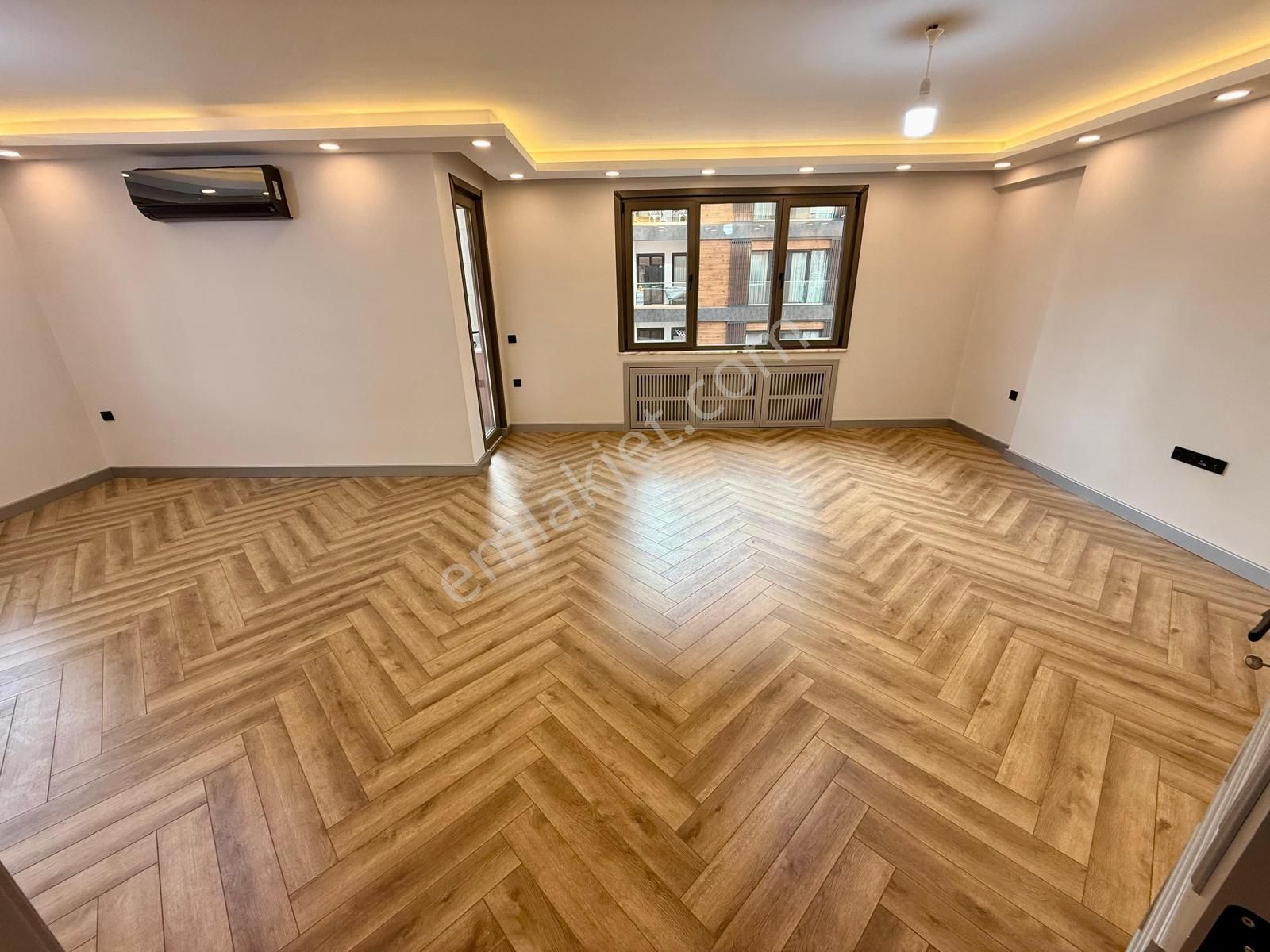 Göztepe'de Caddeye Yakın Satılık 4+1 Katta Tek 145 Net Balkonlu Daire - Görsel 9