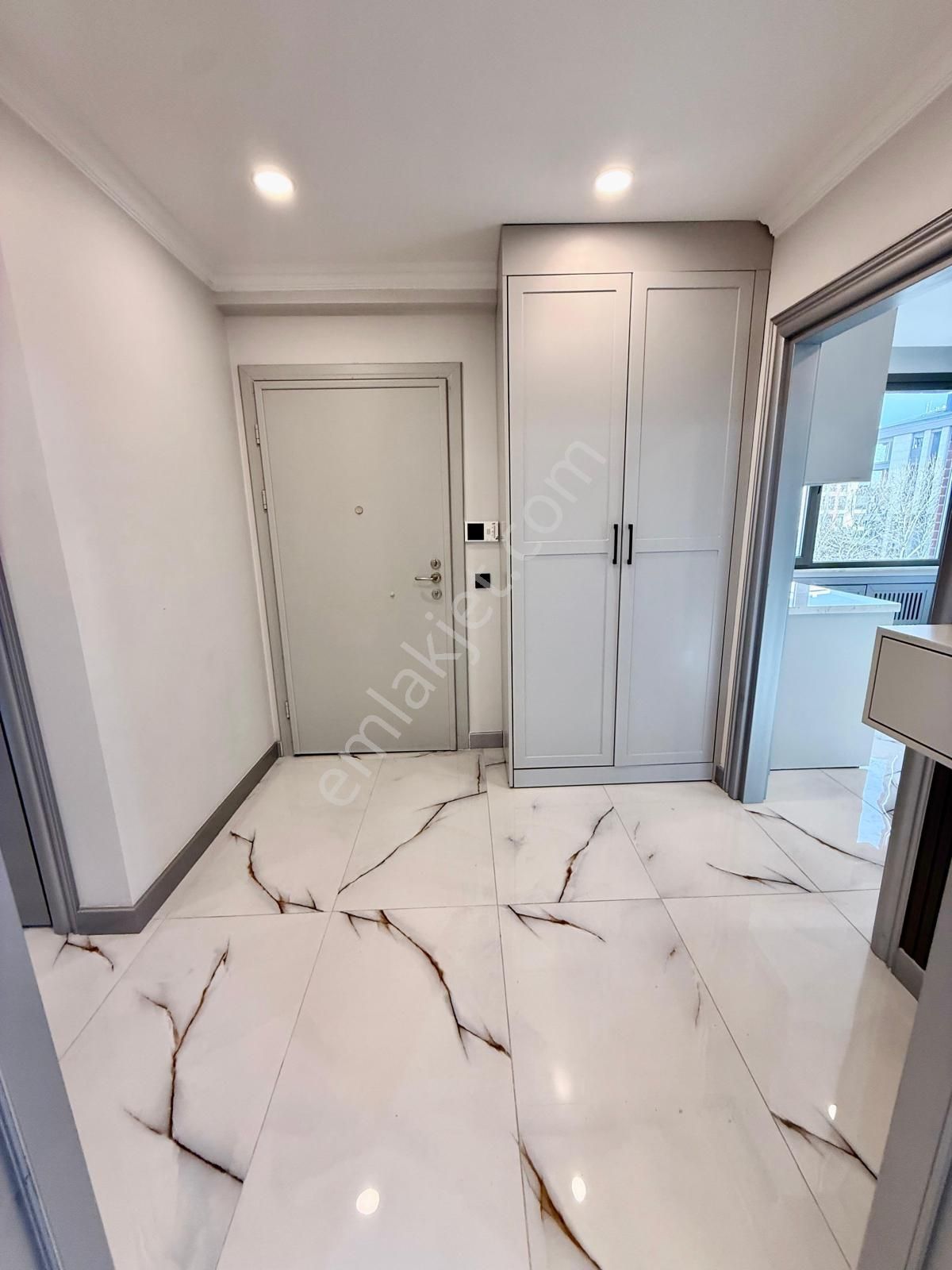 Göztepe'de Caddeye Yakın Satılık 4+1 Katta Tek 145 Net Balkonlu Daire - Görsel 5