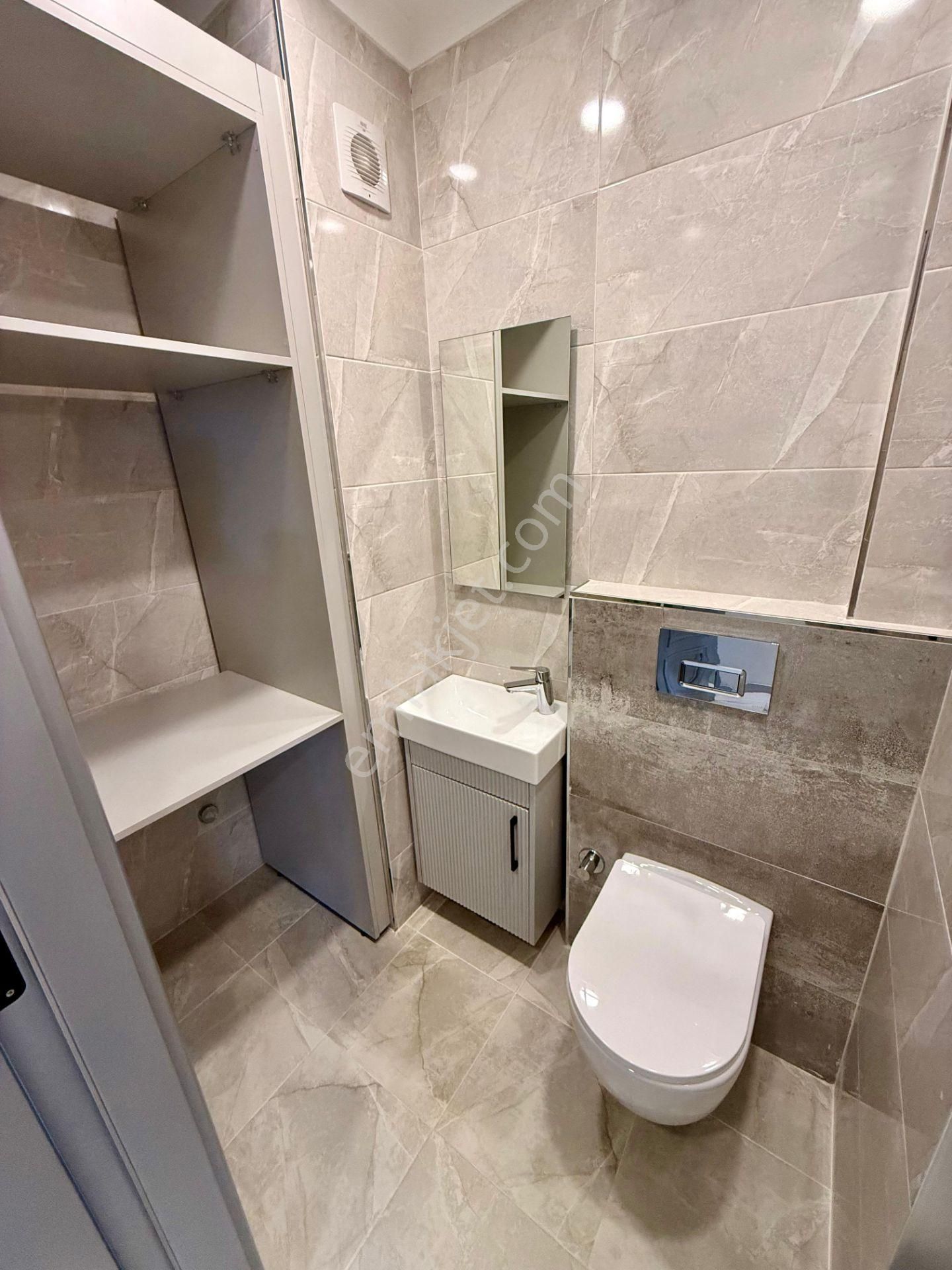 Göztepe'de Caddeye Yakın Satılık 4+1 Katta Tek 145 Net Balkonlu Daire - Görsel 20