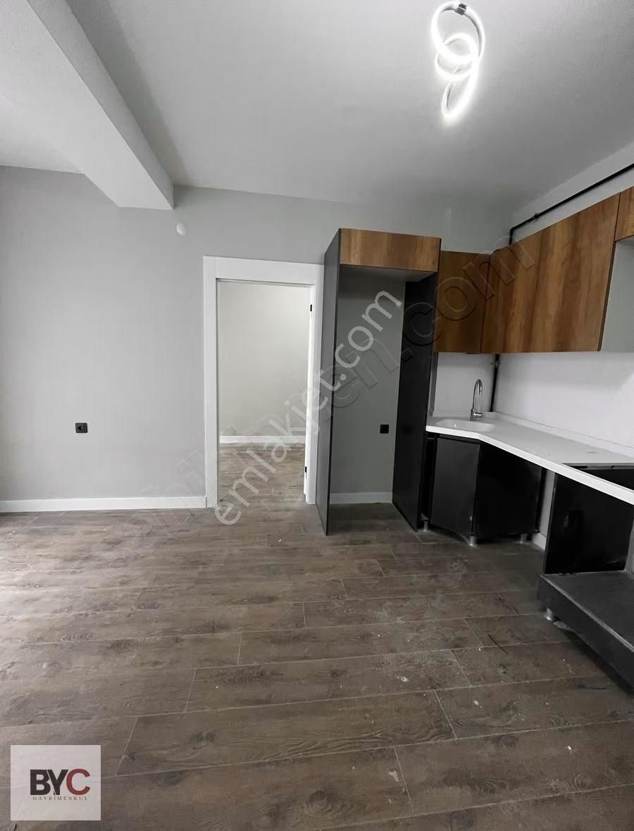 Çankaya Birlik Mah Sinde Oturuma Hazır Teras Balkonlu 1+1 Daire - Görsel 23